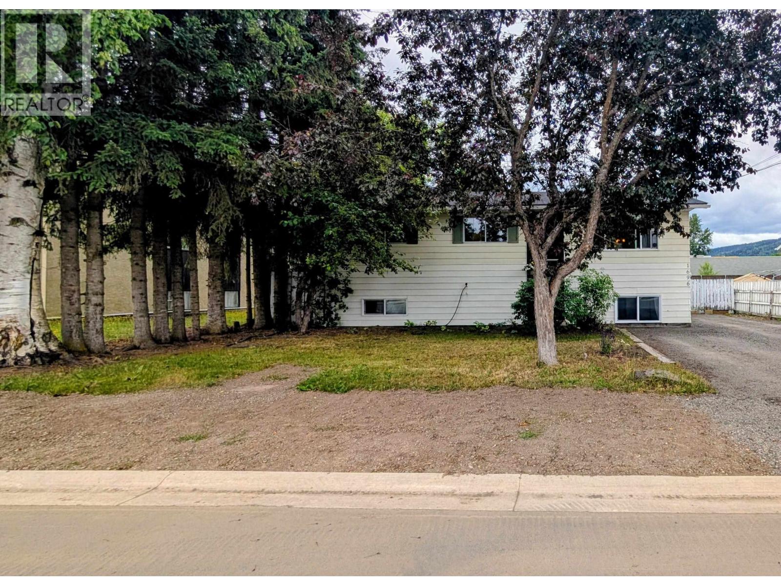 1696 PRINCESS Street, Smithers