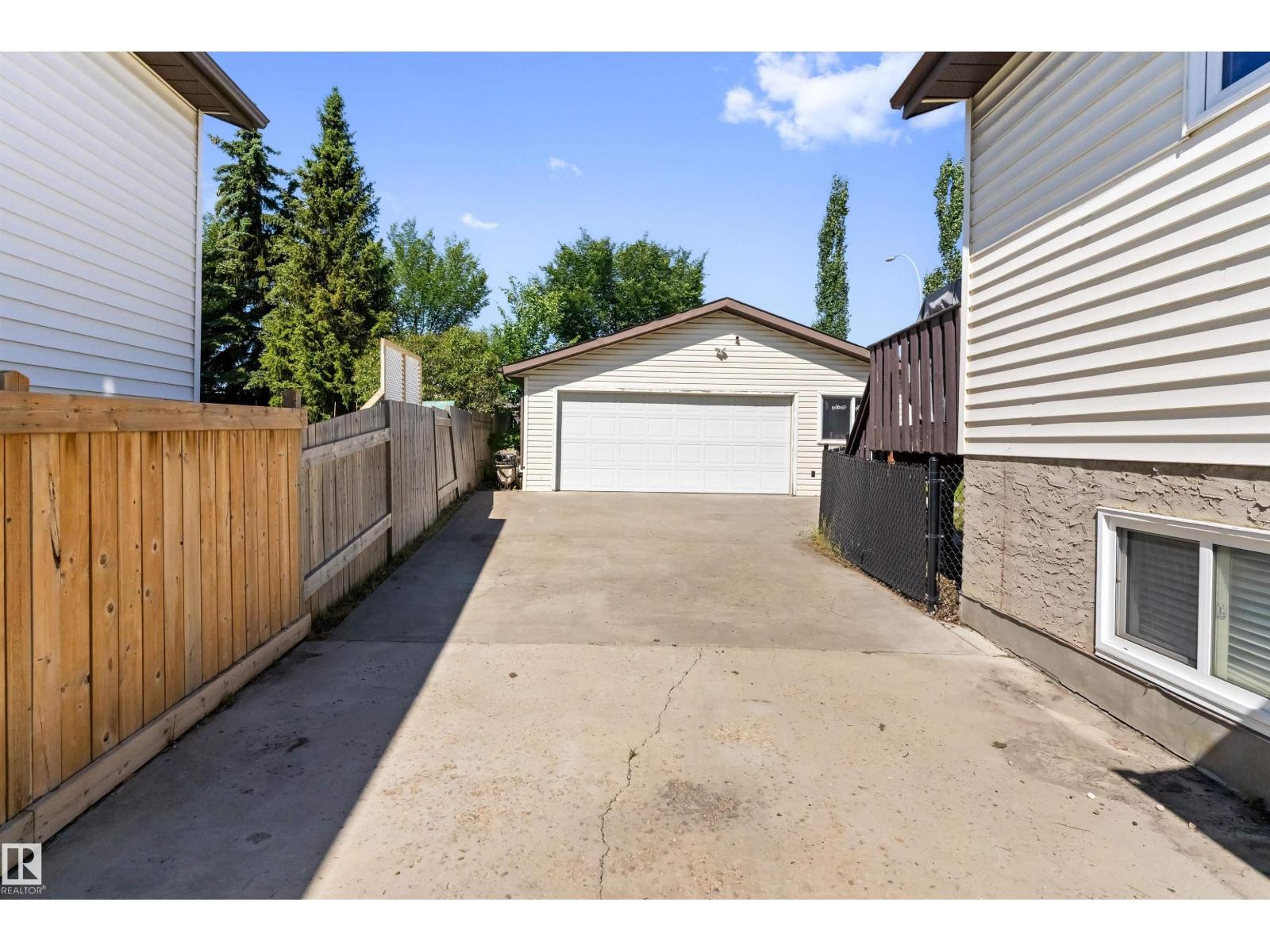15252 81 ST NW - 37