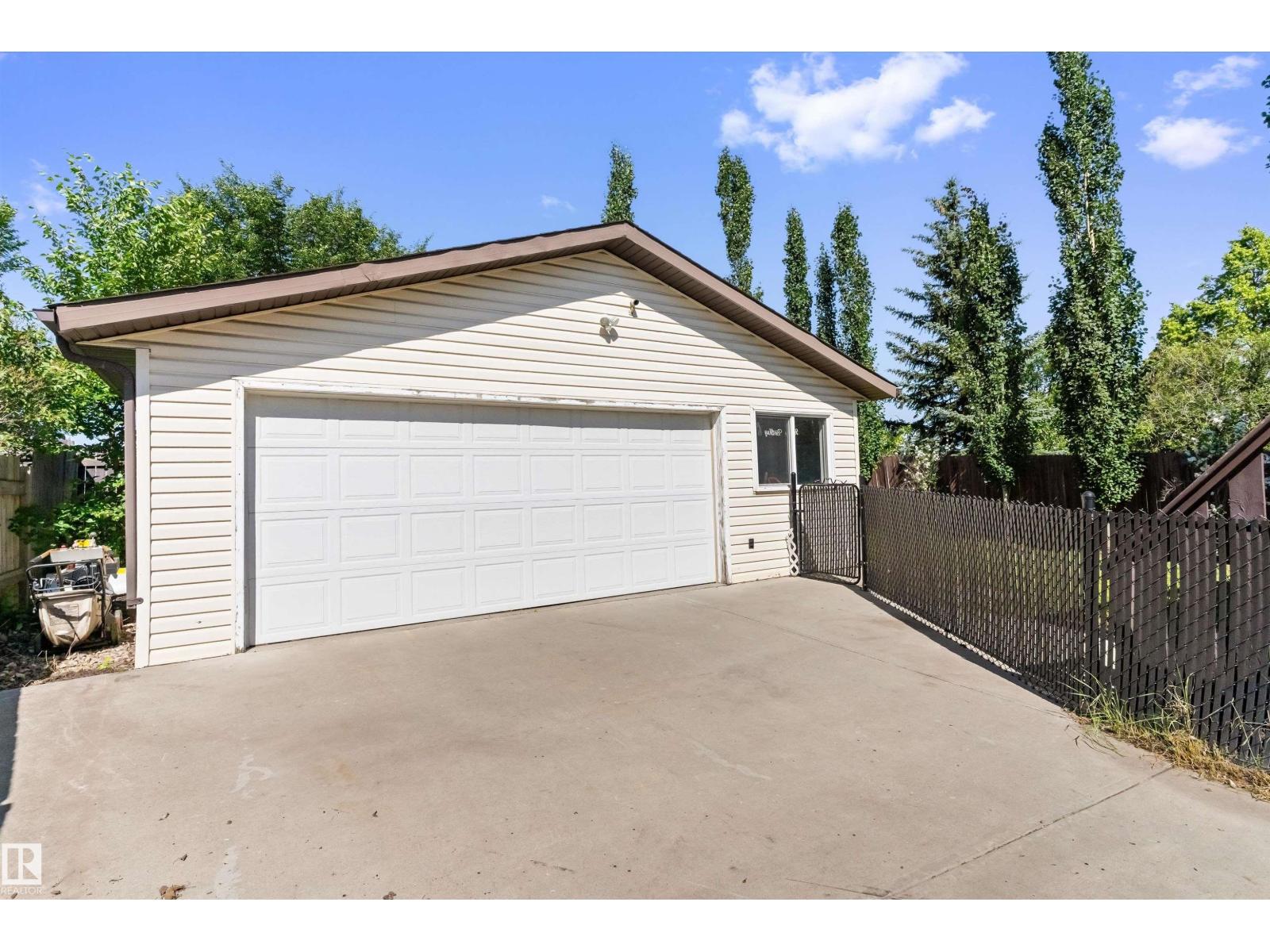15252 81 ST NW - 41