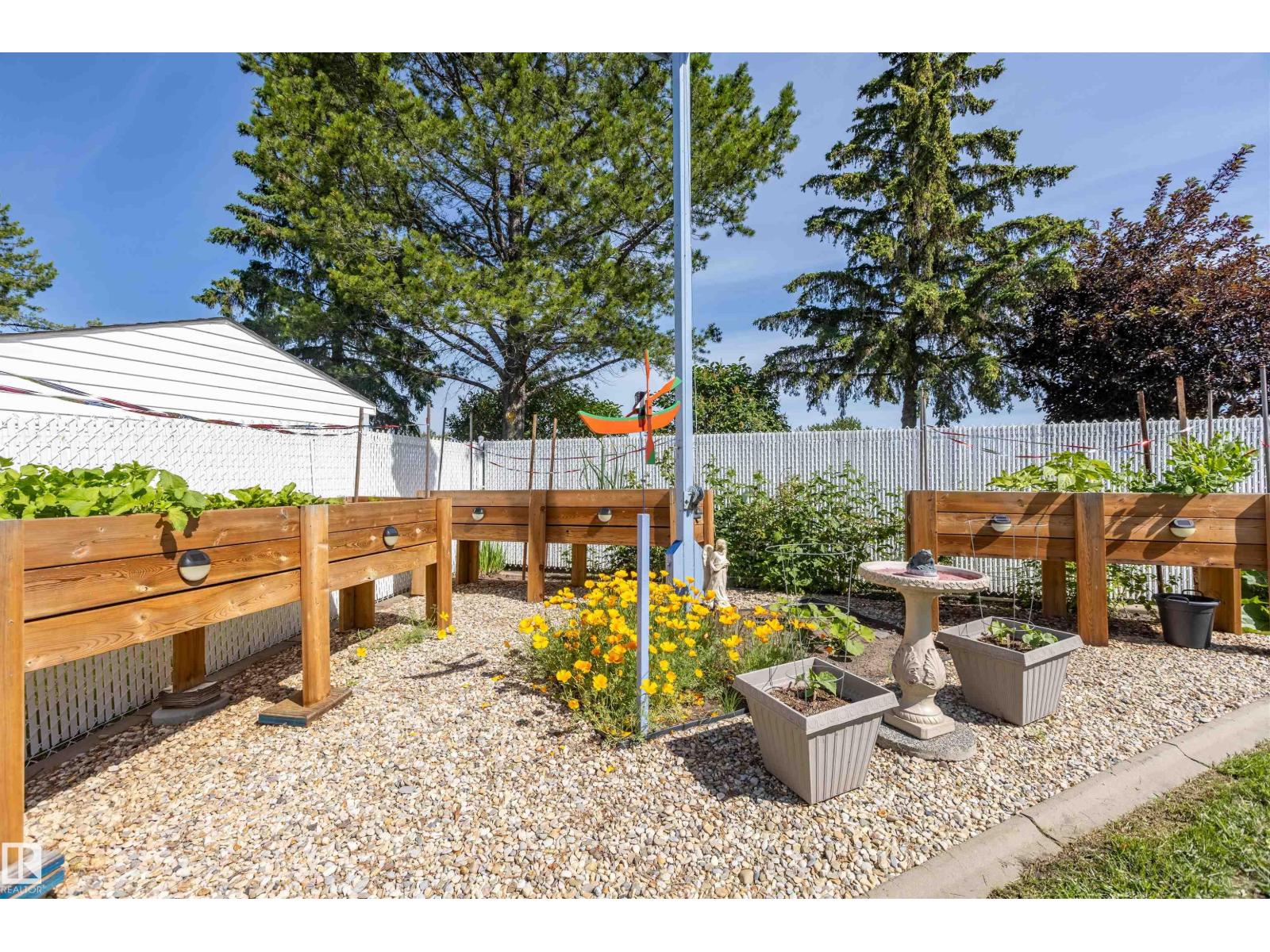 8608 107 AV — photo 62
