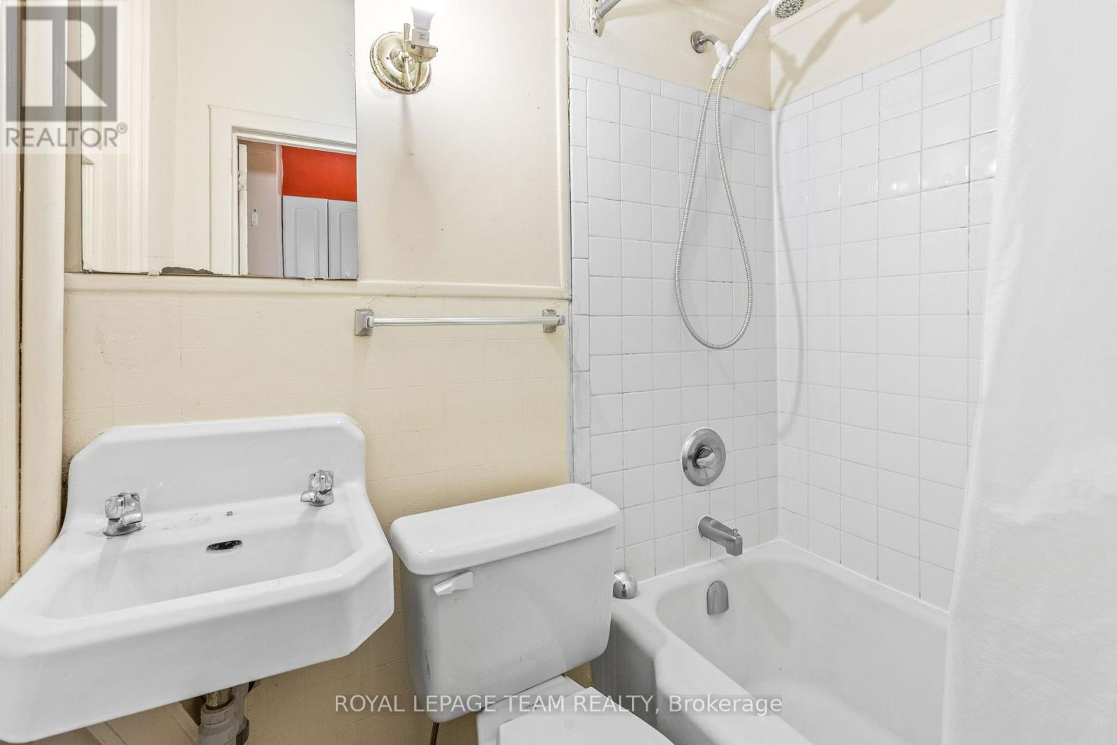 498 GLADSTONE AVENUE - 16