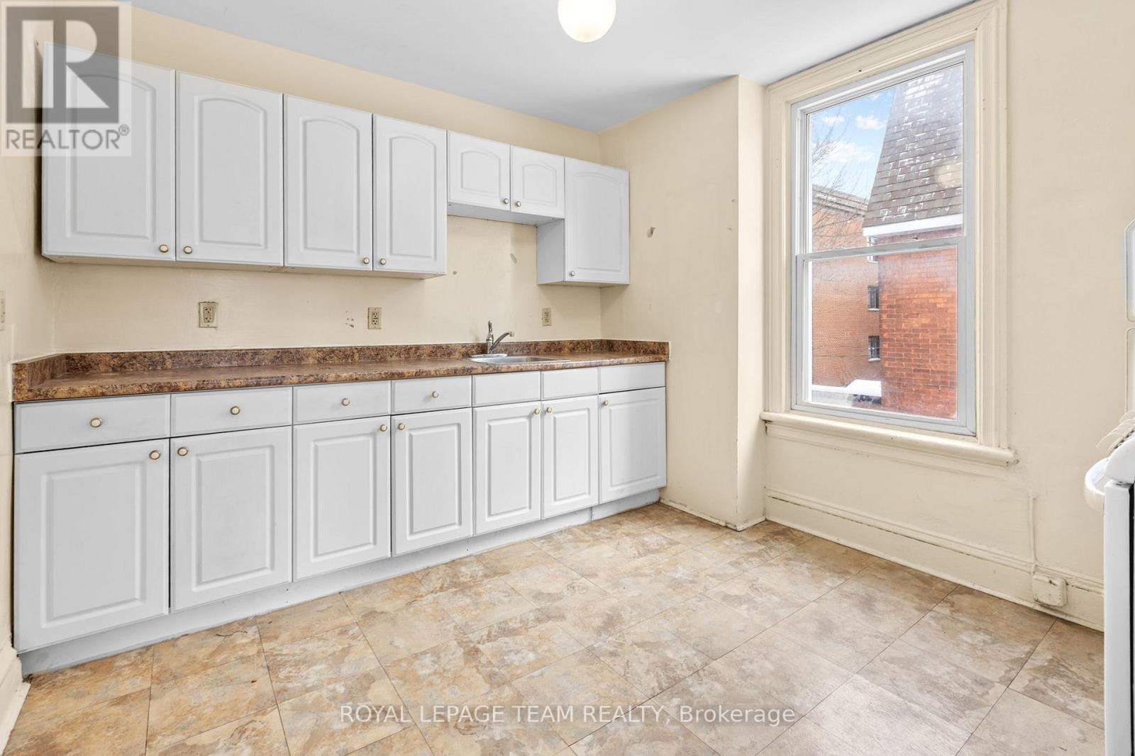 498 GLADSTONE AVENUE - 22