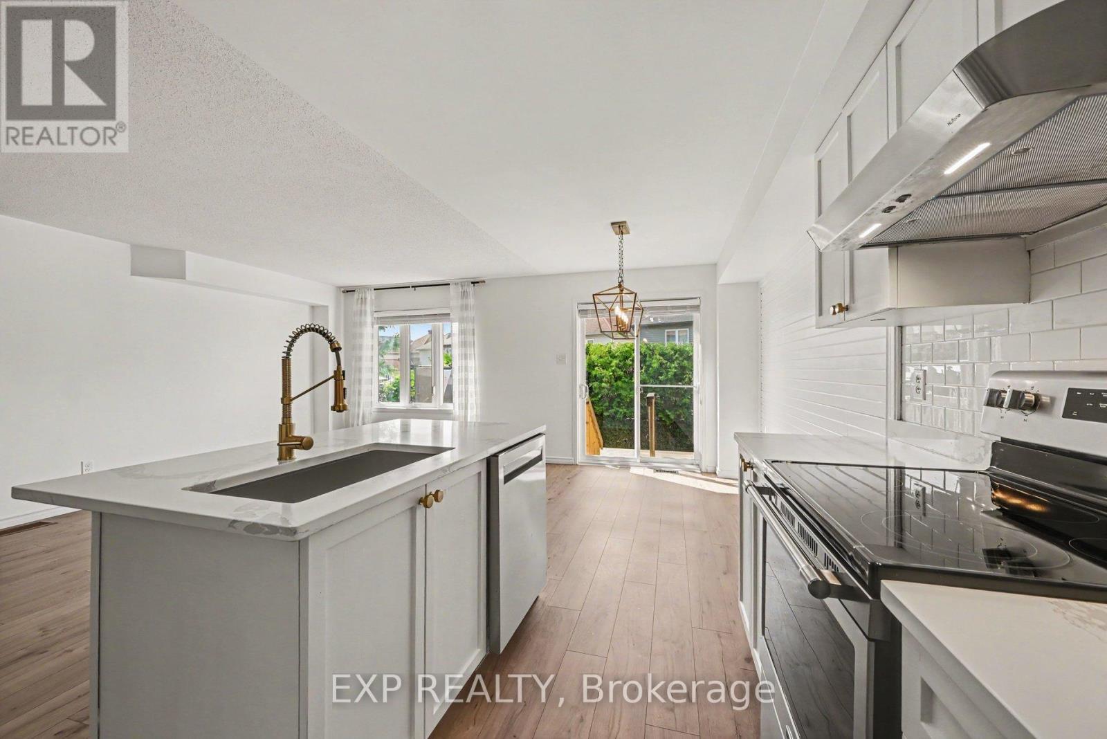 218 ROLLING MEADOW CRESCENT, Ottawa. Luxury613. By Peter Sagos - Image 10