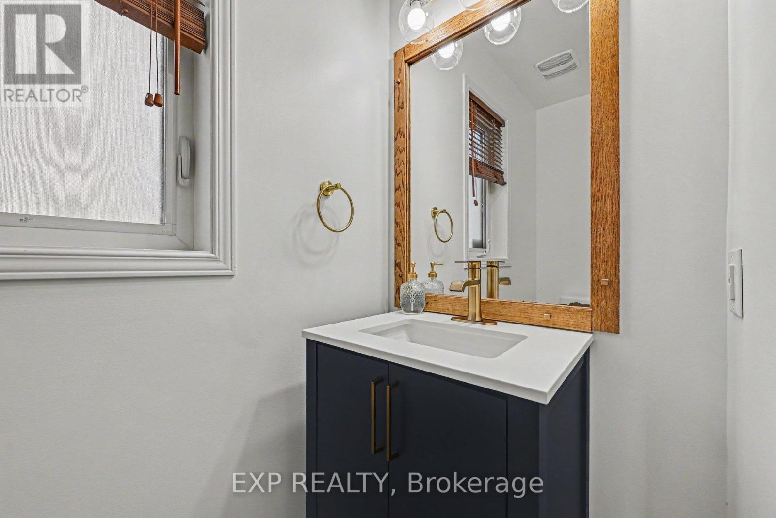 218 ROLLING MEADOW CRESCENT, Ottawa. Luxury613. By Peter Sagos - Image 11