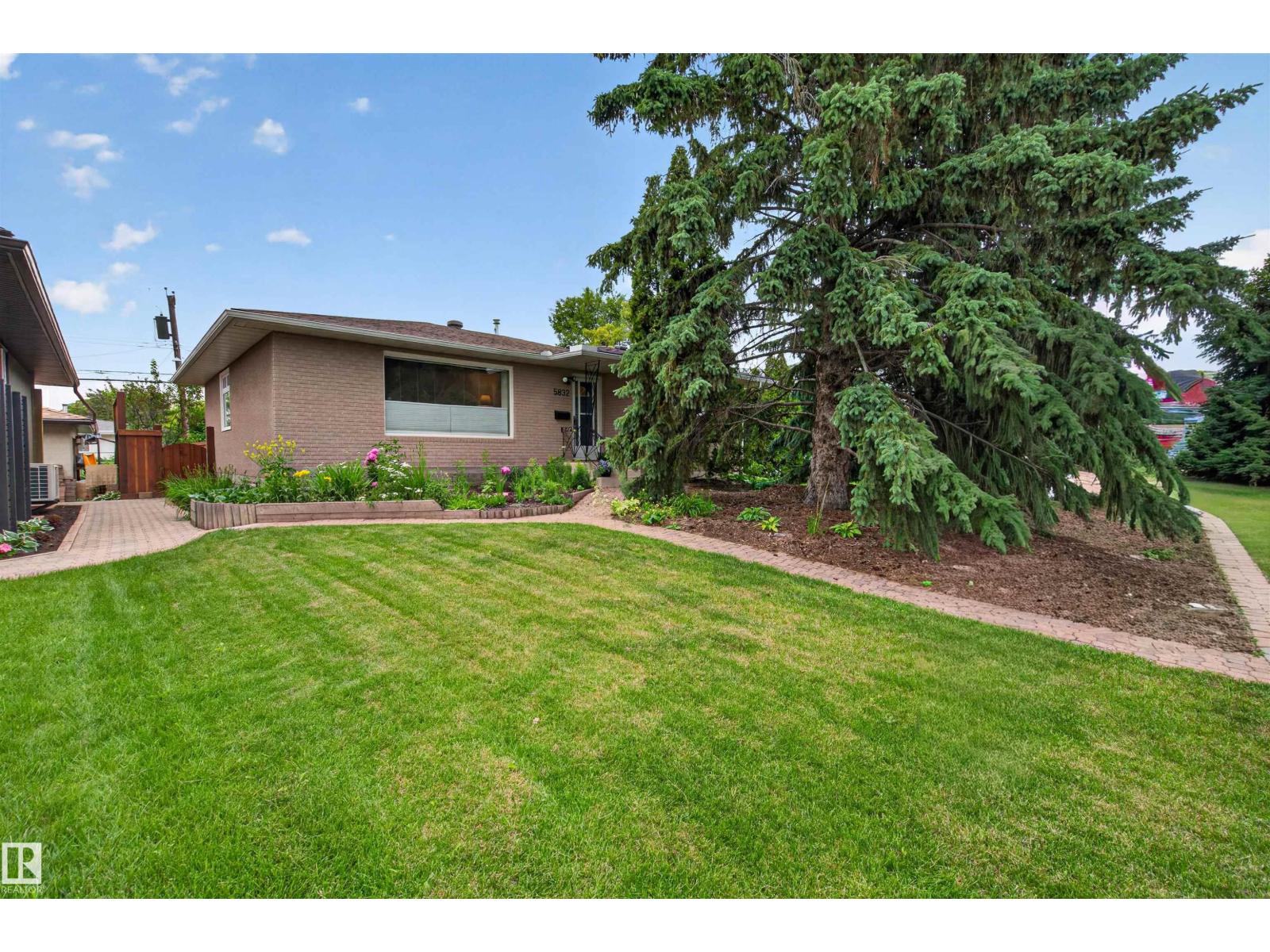 5832 114A ST NW - 2