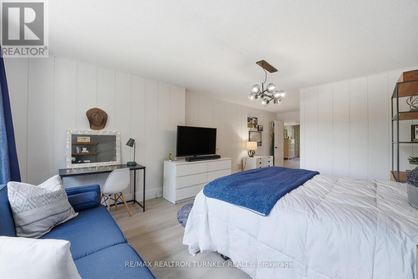 818 EXCELLER CIRCLE - 22