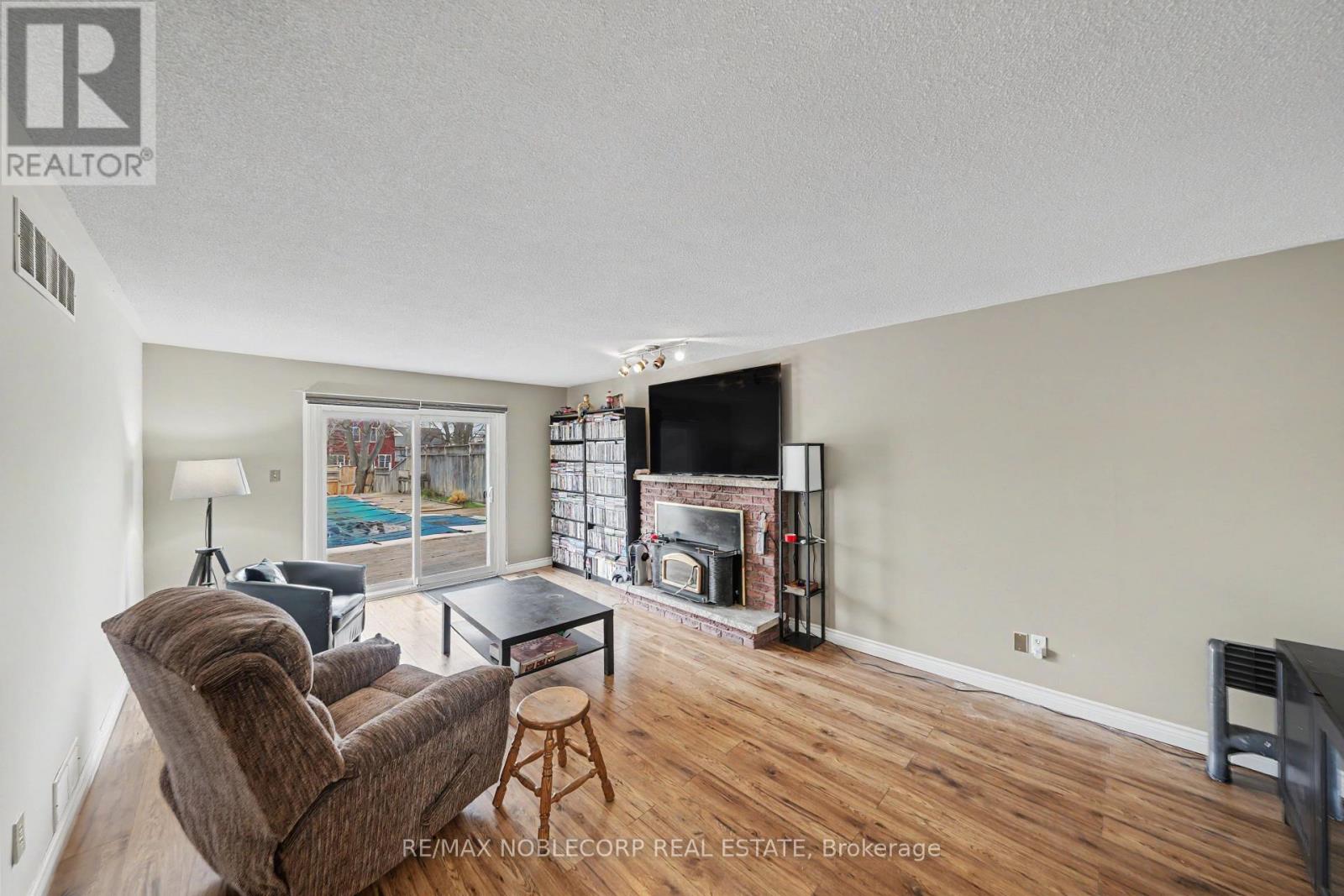 24 MAPLE AVENUE W - 19