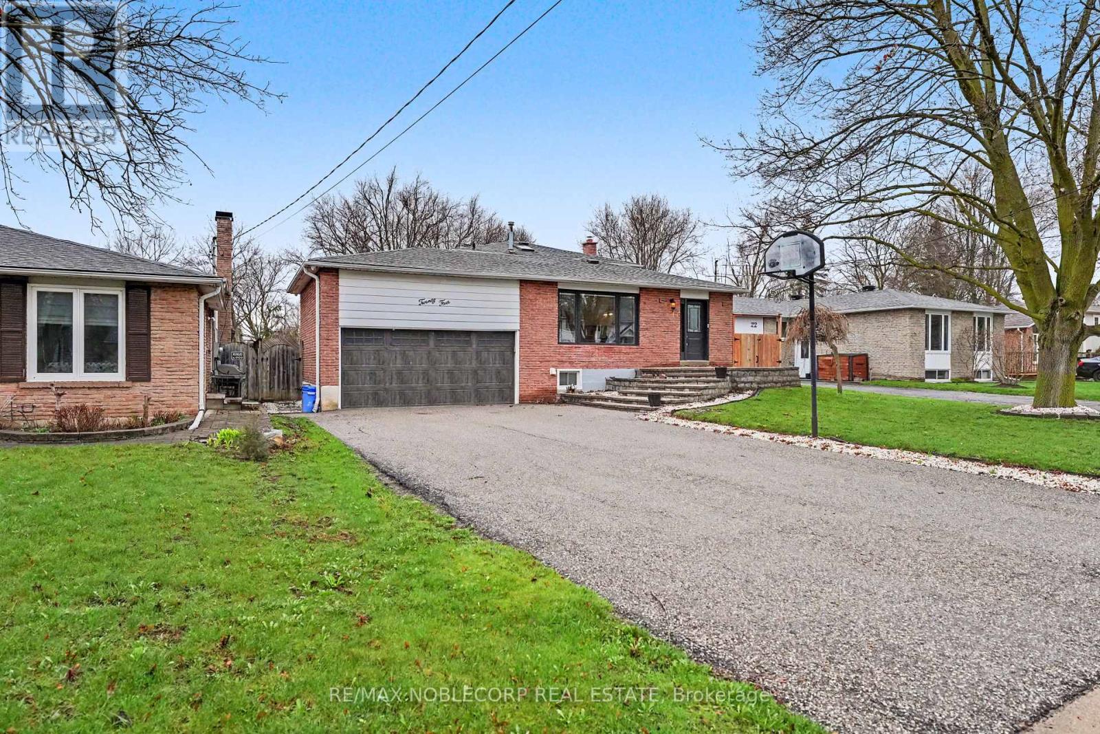 24 MAPLE AVENUE W - 2