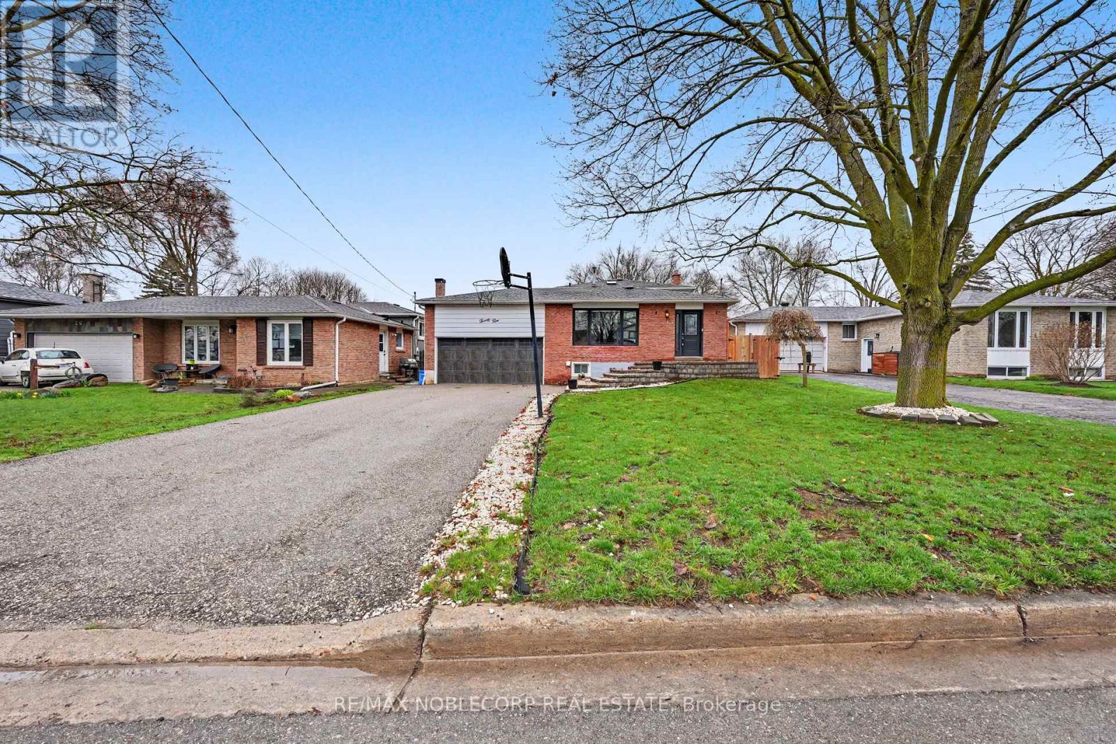 24 MAPLE AVENUE W - 3