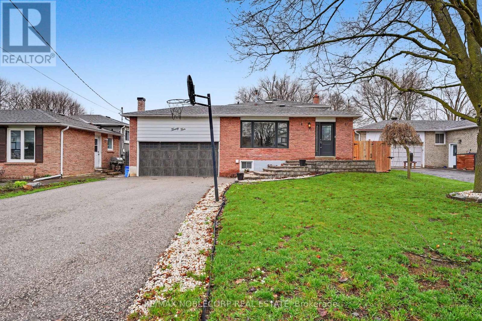 24 MAPLE AVENUE W - 4