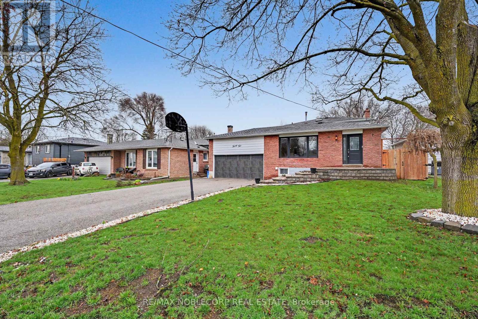 24 MAPLE AVENUE W - 5