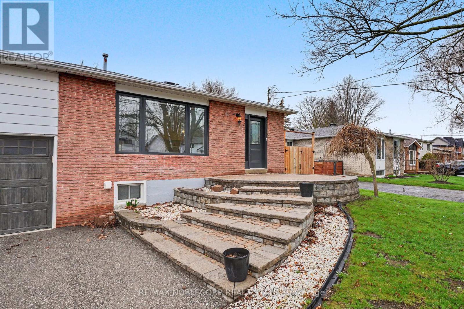 24 MAPLE AVENUE W - 7