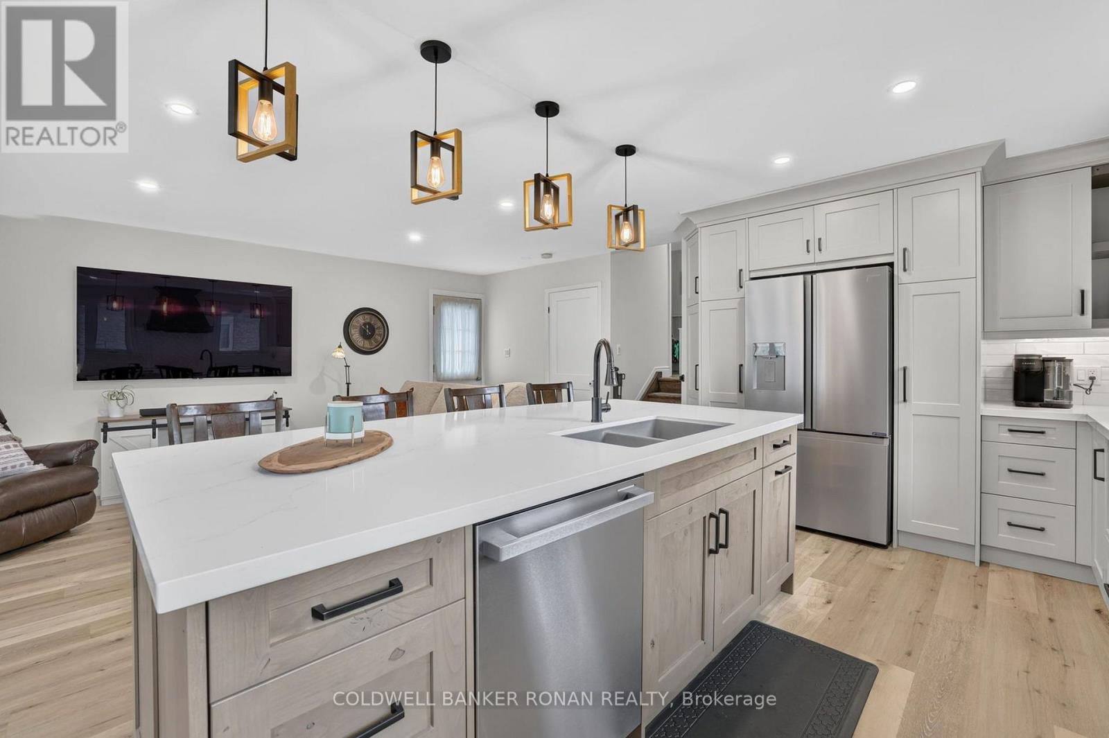 281 TUPPER BOULEVARD - Image 10