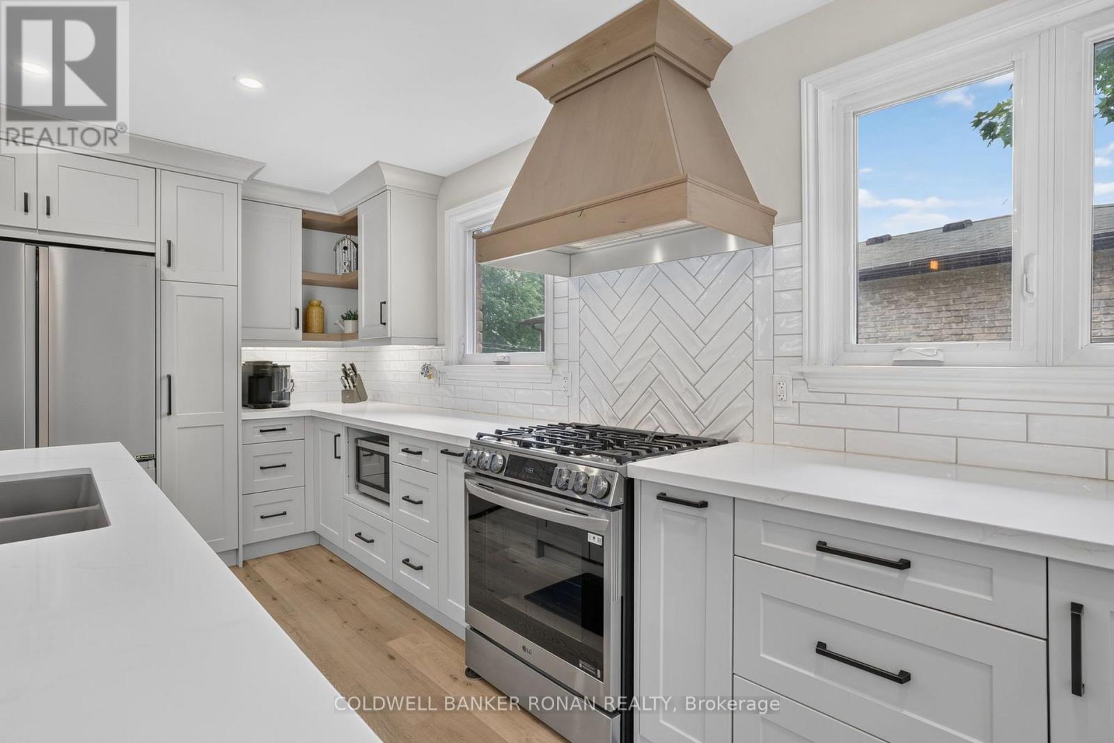 281 TUPPER BOULEVARD - Image 12
