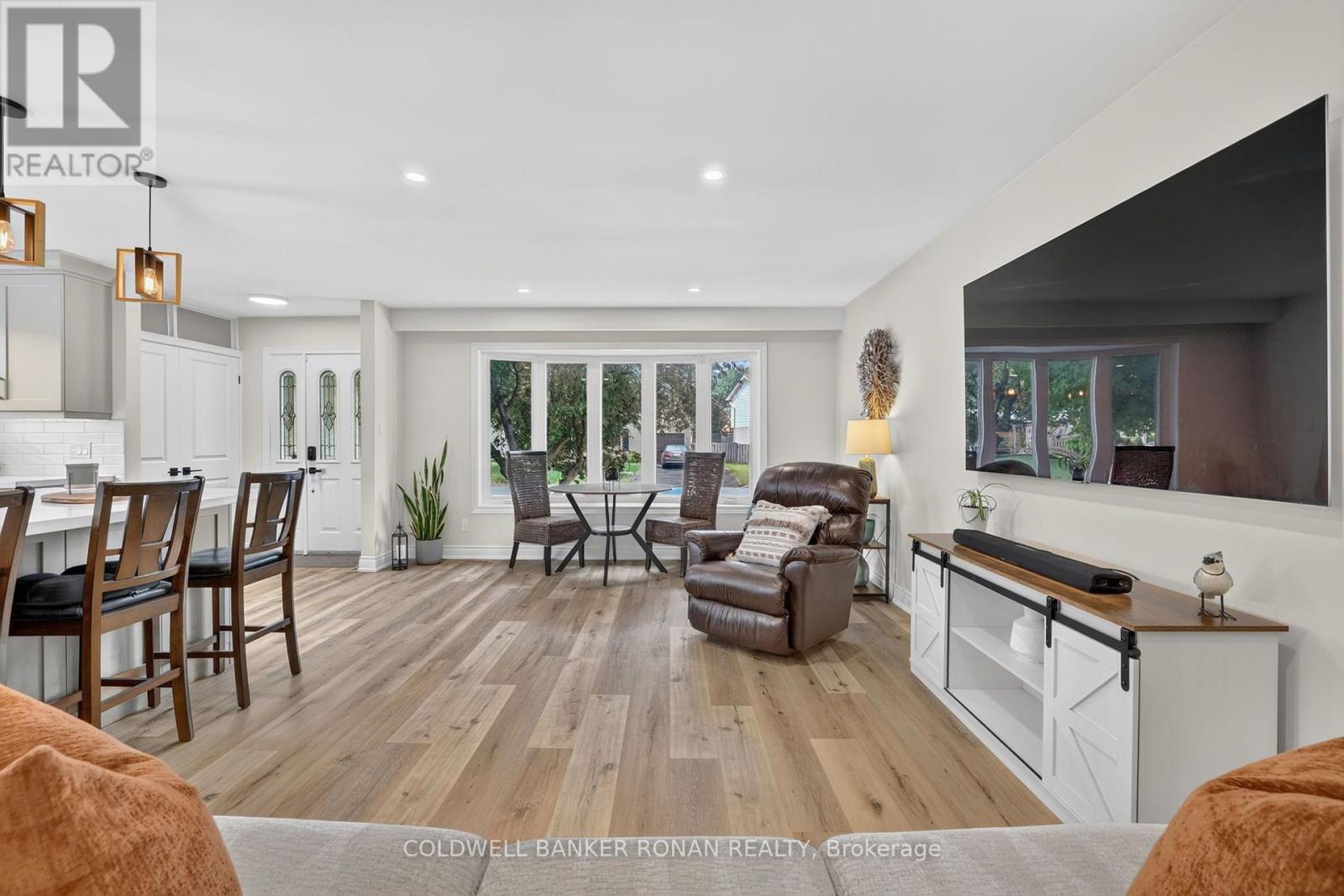 281 TUPPER BOULEVARD - Image 17