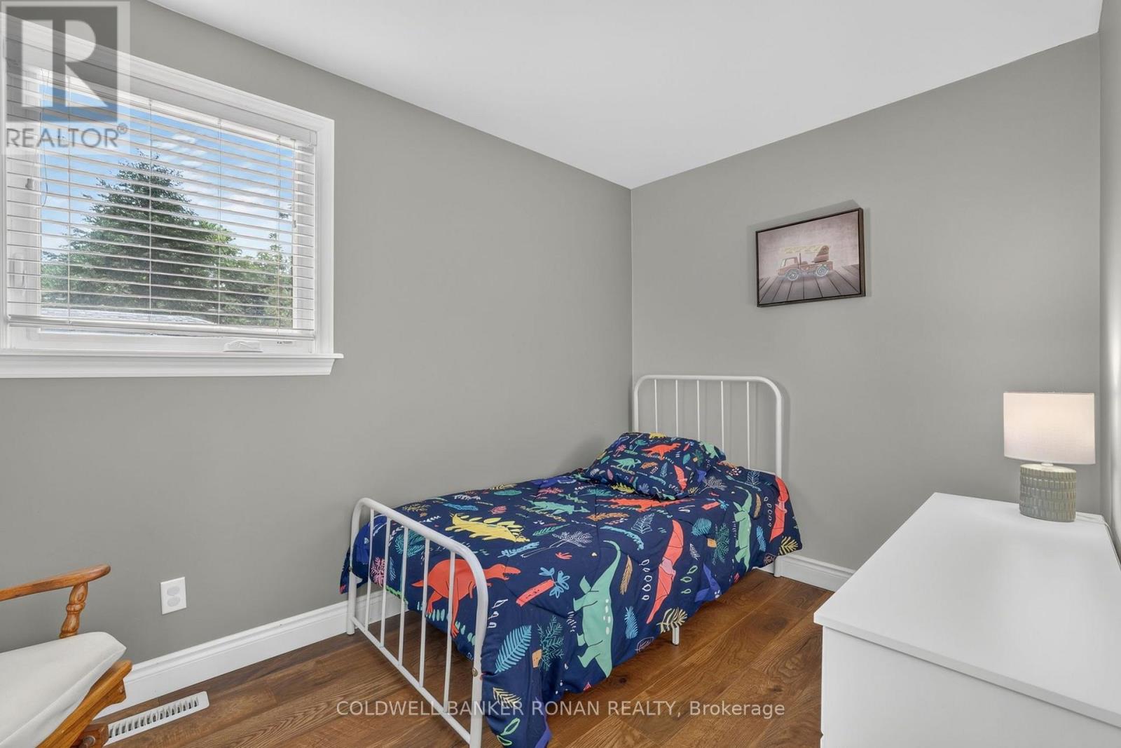 281 TUPPER BOULEVARD - Image 20