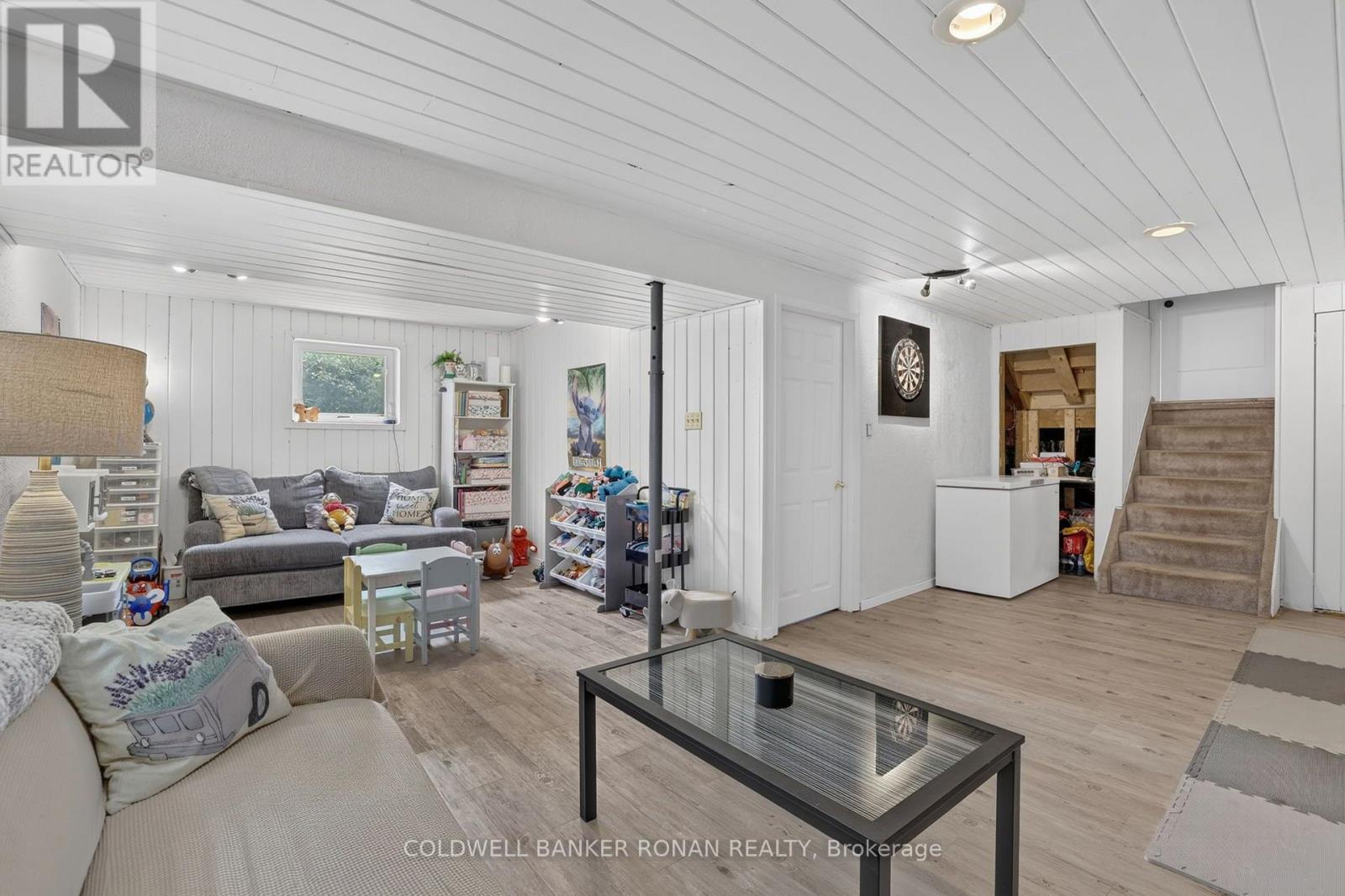 281 TUPPER BOULEVARD - Image 31