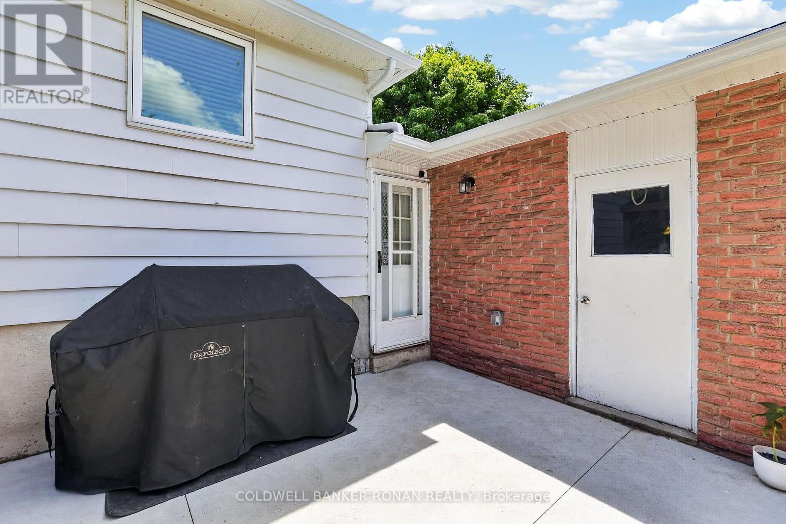 281 TUPPER BOULEVARD - Image 33