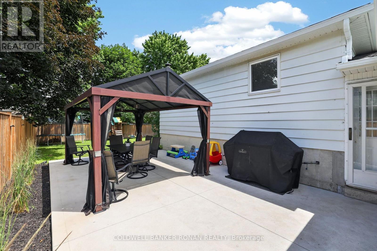 281 TUPPER BOULEVARD - Image 34