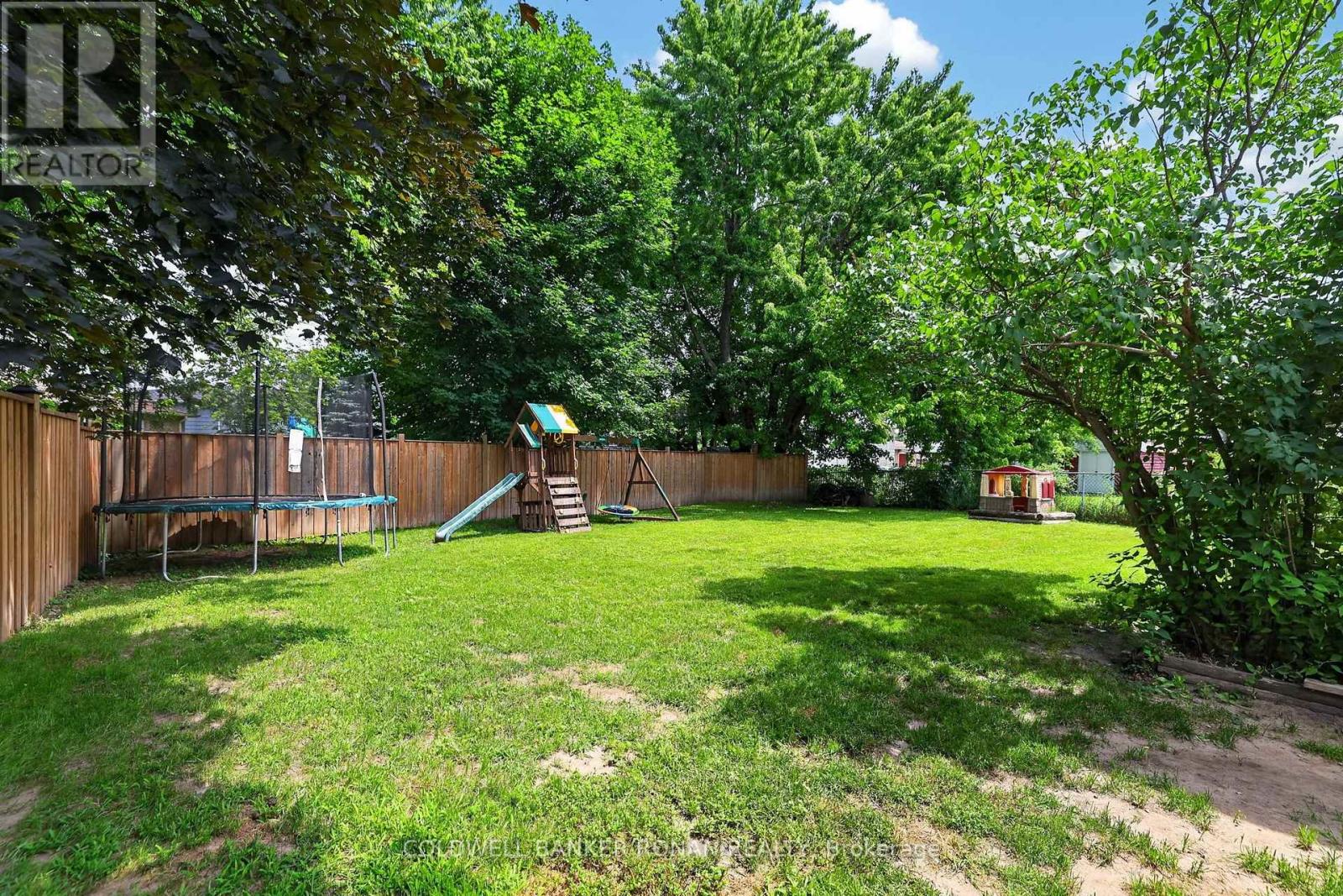 281 TUPPER BOULEVARD - Image 37