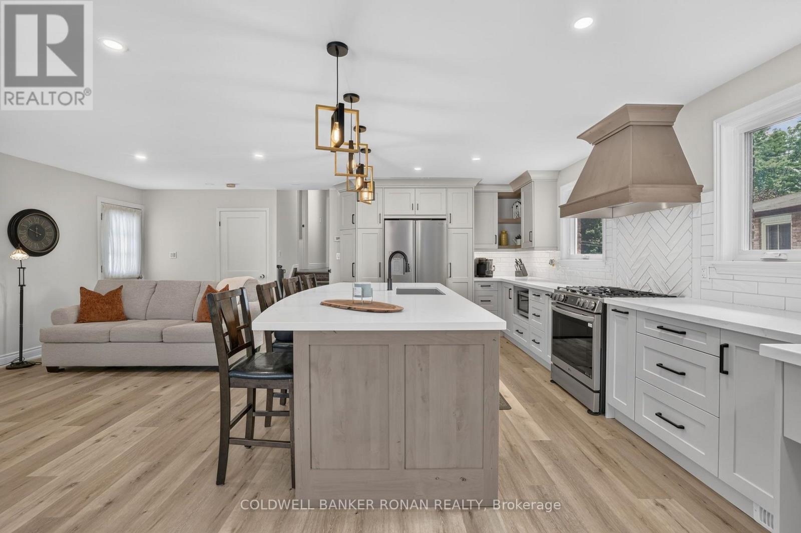 281 TUPPER BOULEVARD - Image 7
