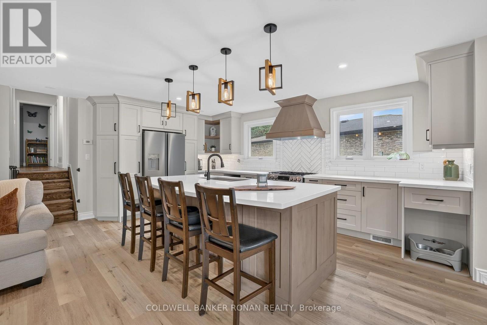 281 TUPPER BOULEVARD - Image 8