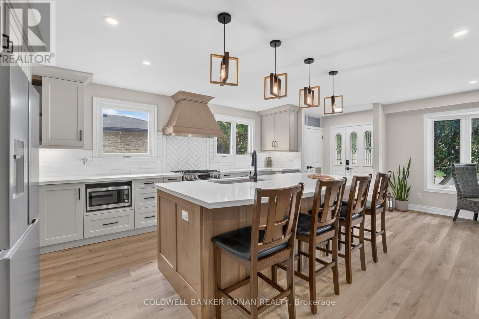 281 TUPPER BOULEVARD - Image 9