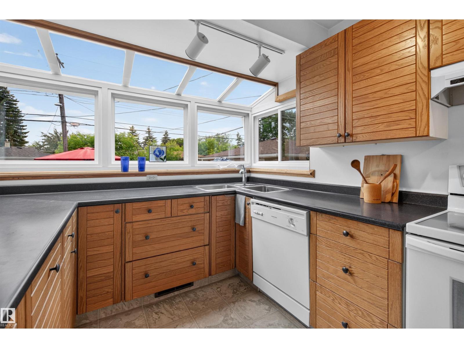 5832 114A ST NW - 14