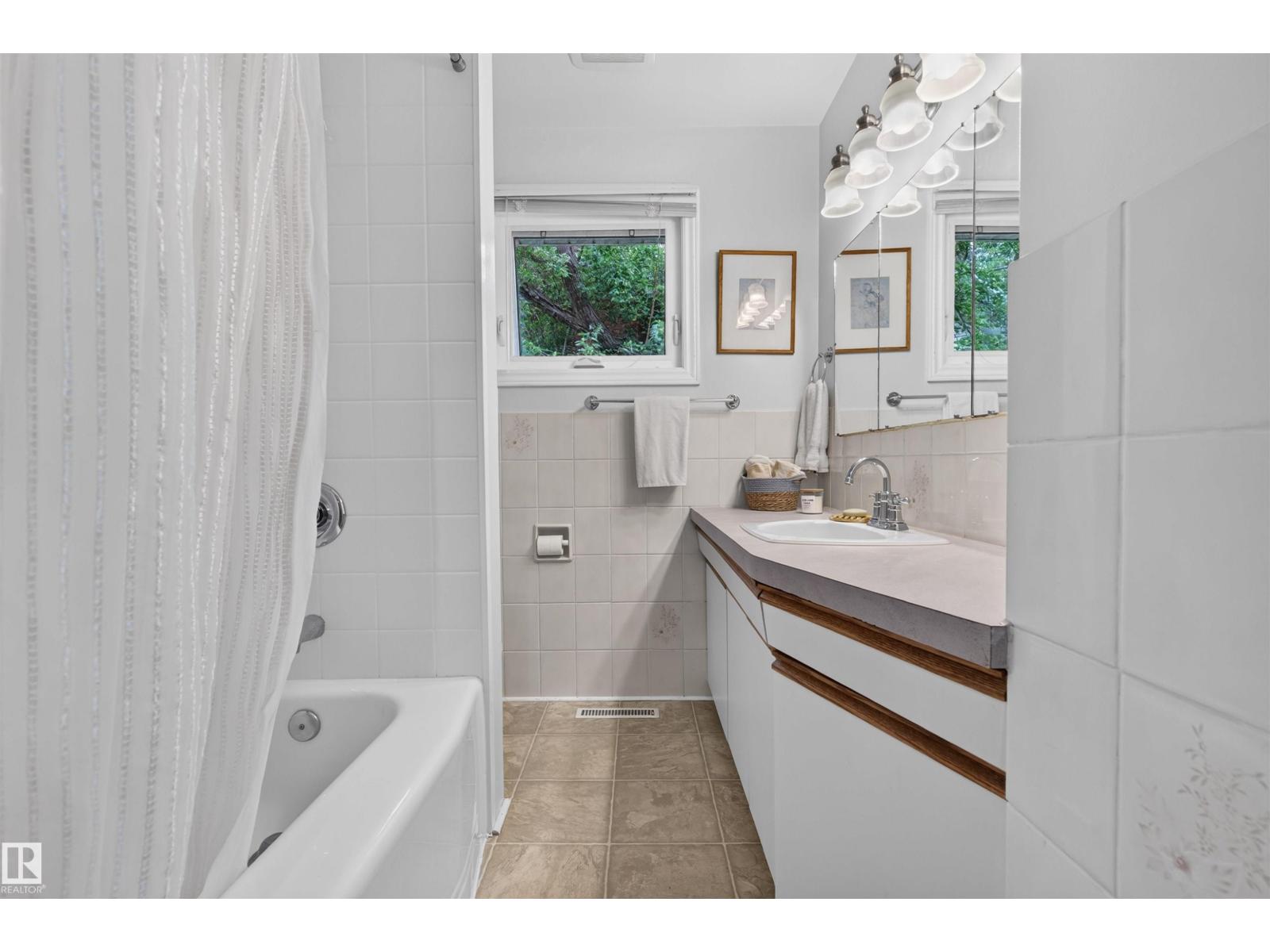 5832 114A ST NW - 24