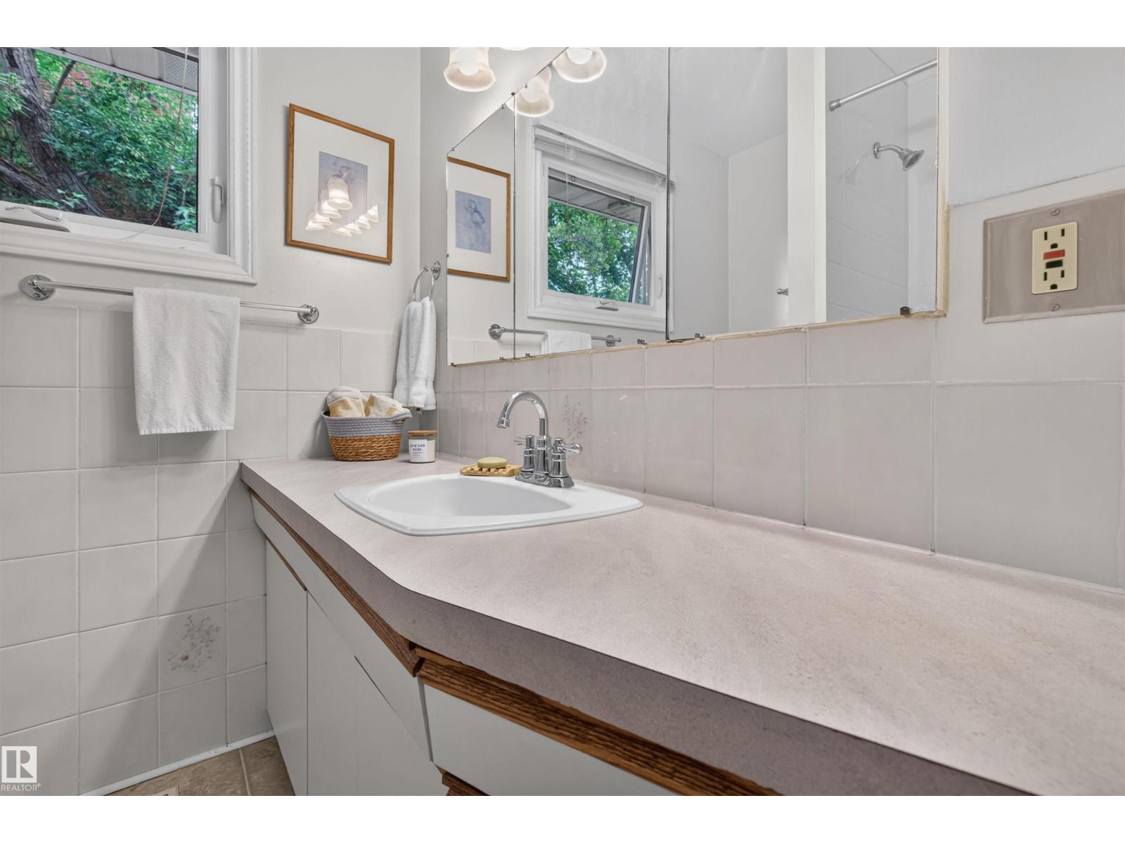 5832 114A ST NW - 25