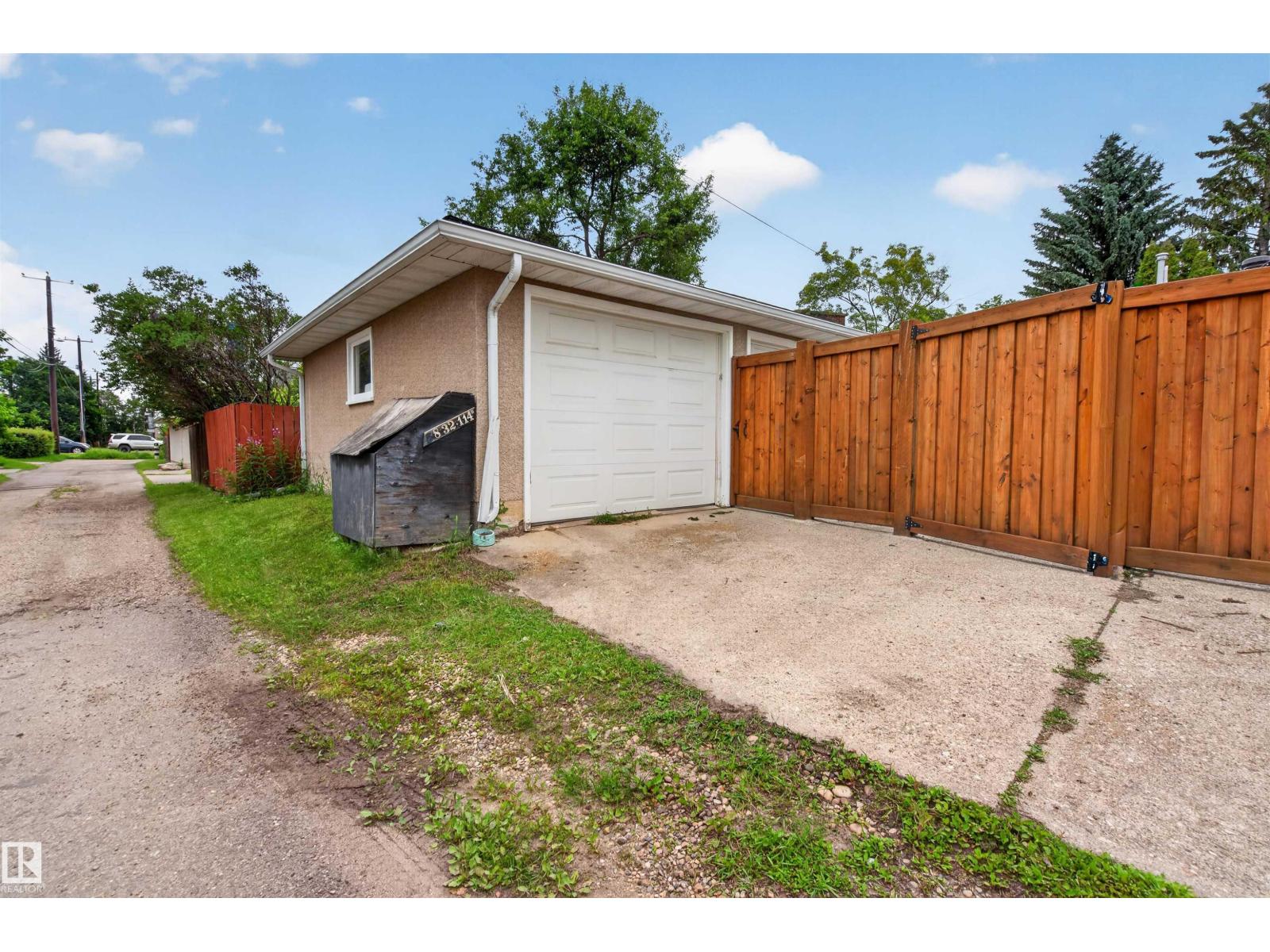 5832 114A ST NW - 60