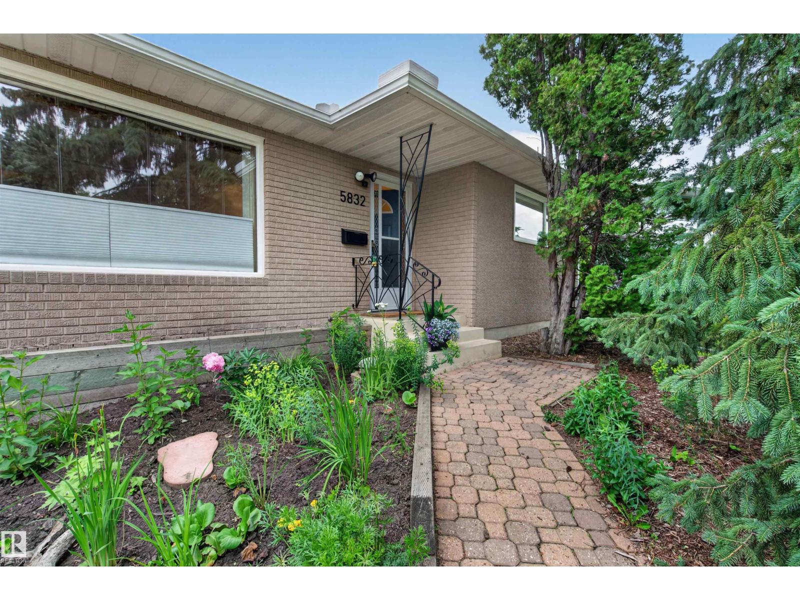 5832 114A ST NW - 61
