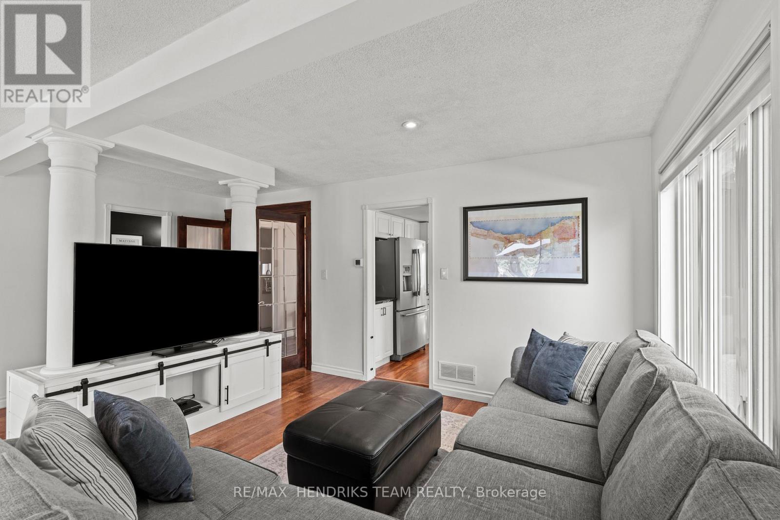 5 HARBOUR DRIVE - 10