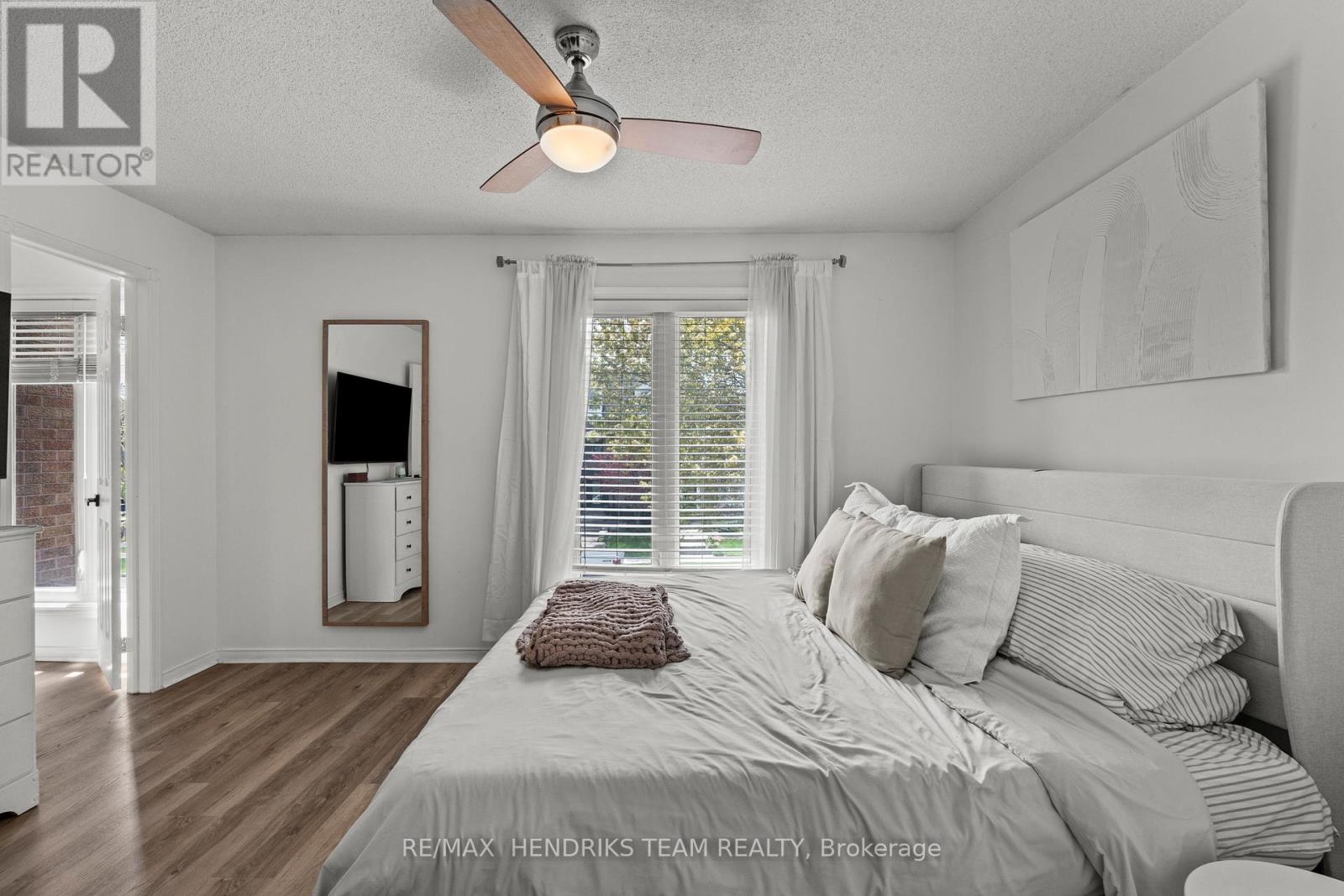5 HARBOUR DRIVE - 21