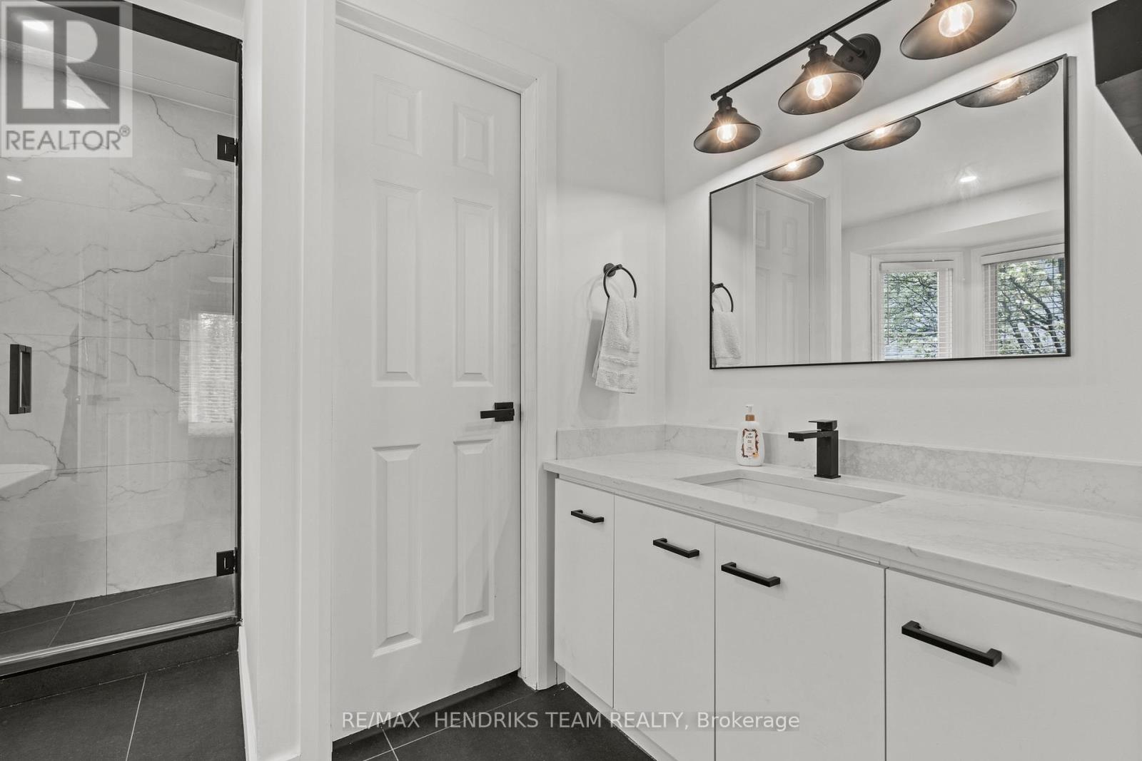 5 HARBOUR DRIVE - 22