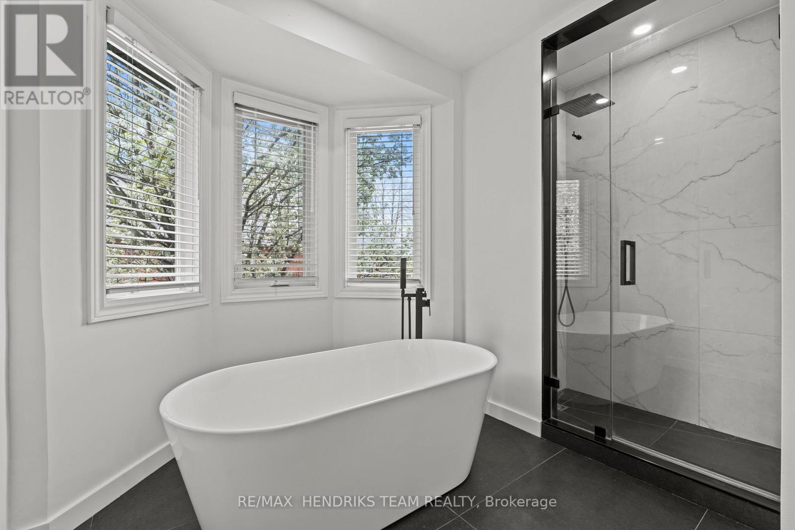 5 HARBOUR DRIVE - 23