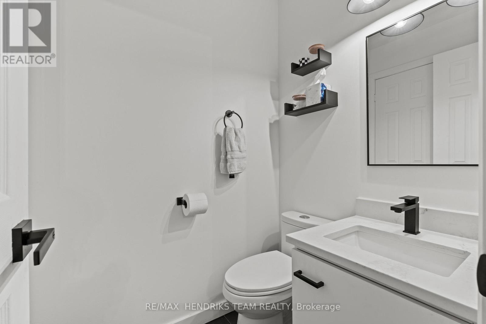 5 HARBOUR DRIVE - 24