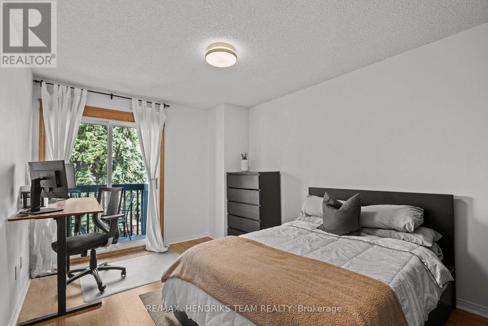 5 HARBOUR DRIVE - 27