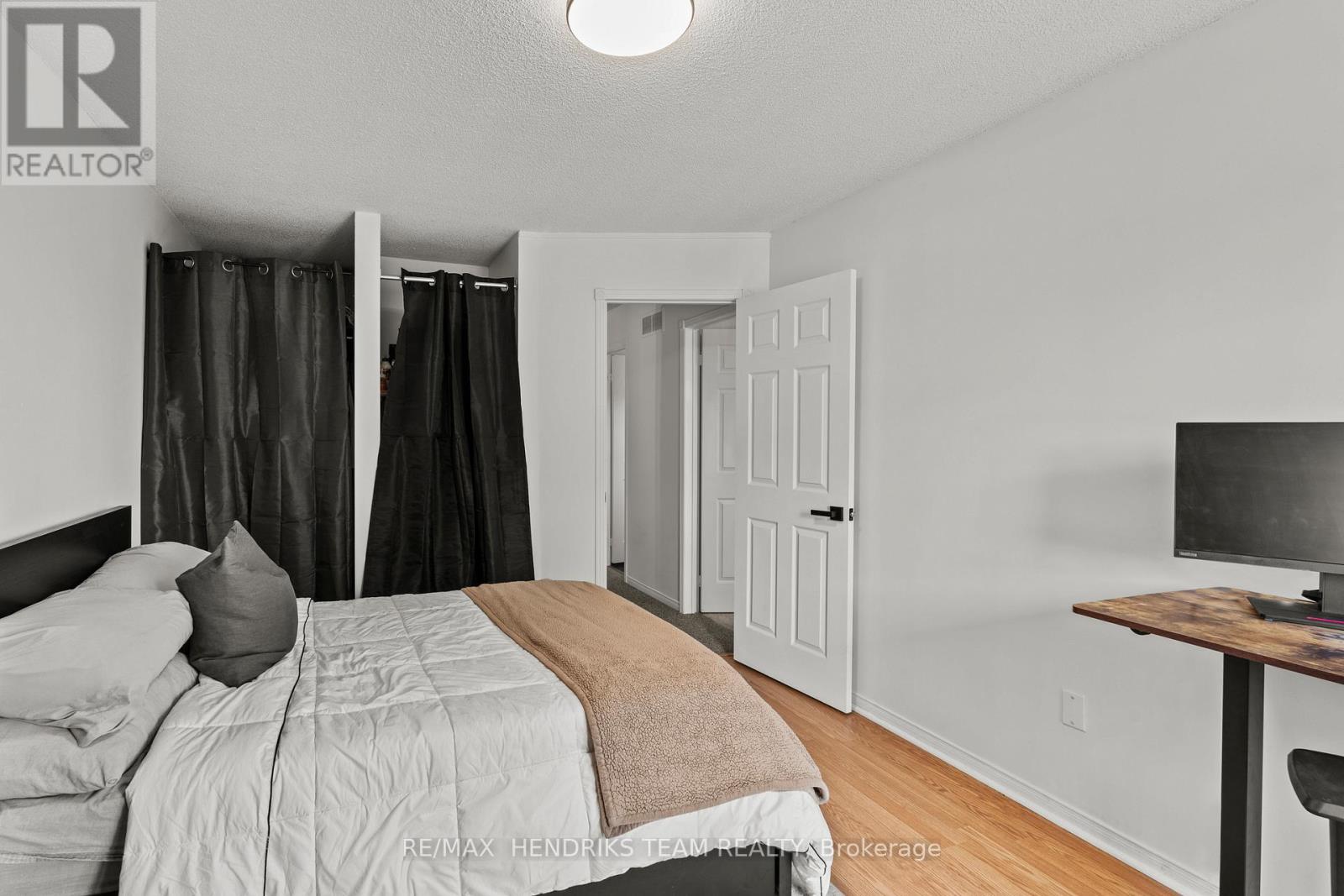 5 HARBOUR DRIVE - 28