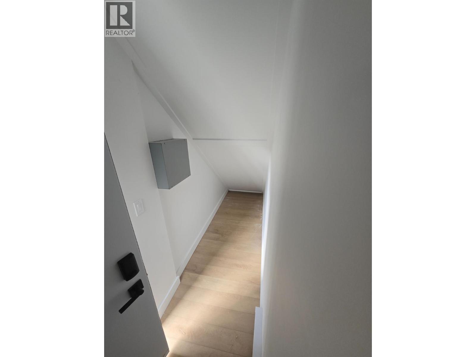1315/1317 Third Street W, Revelstoke