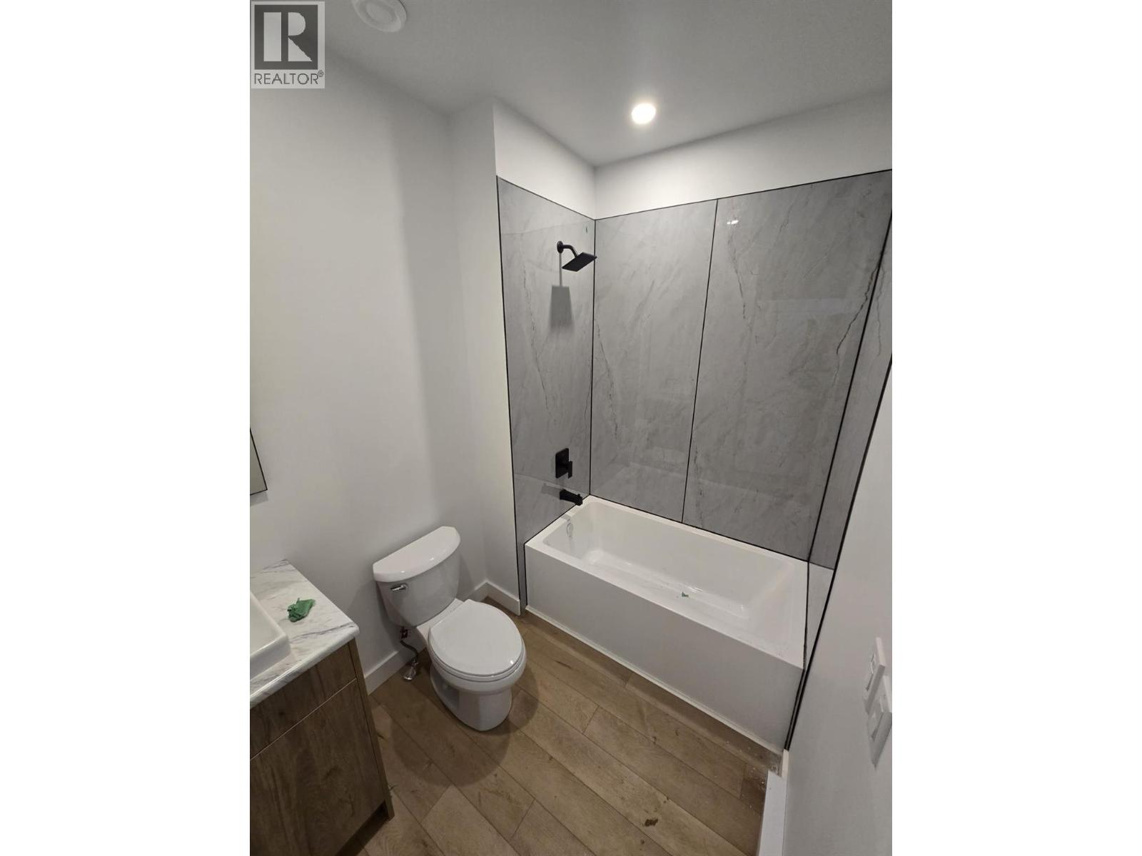 1315/1317 Third Street W - 23