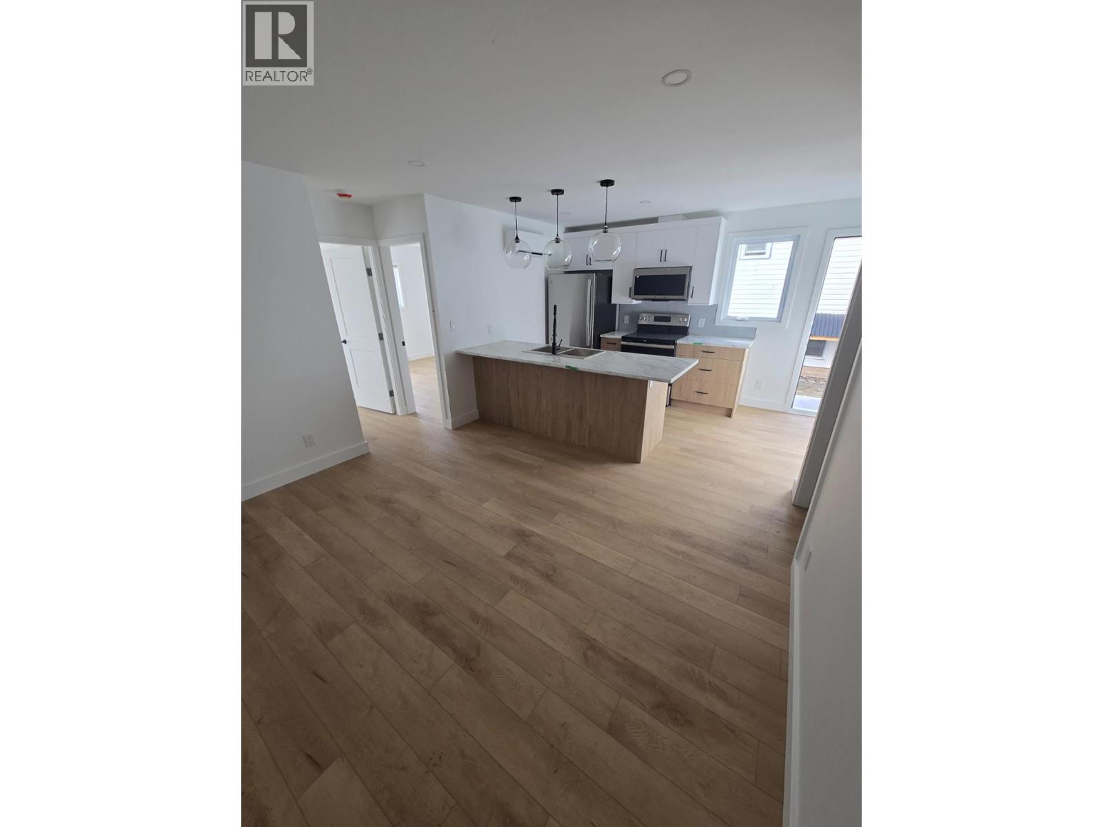 1315/1317 Third Street W, Revelstoke