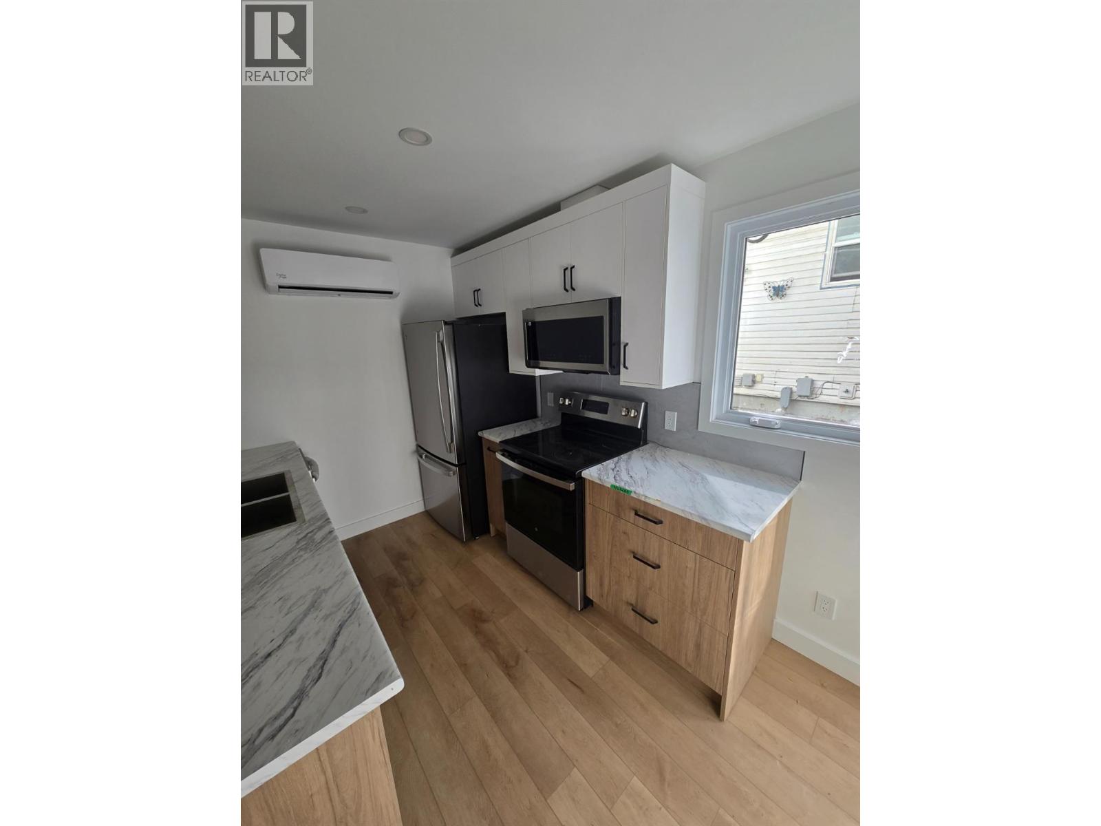 1315/1317 Third Street W, Revelstoke