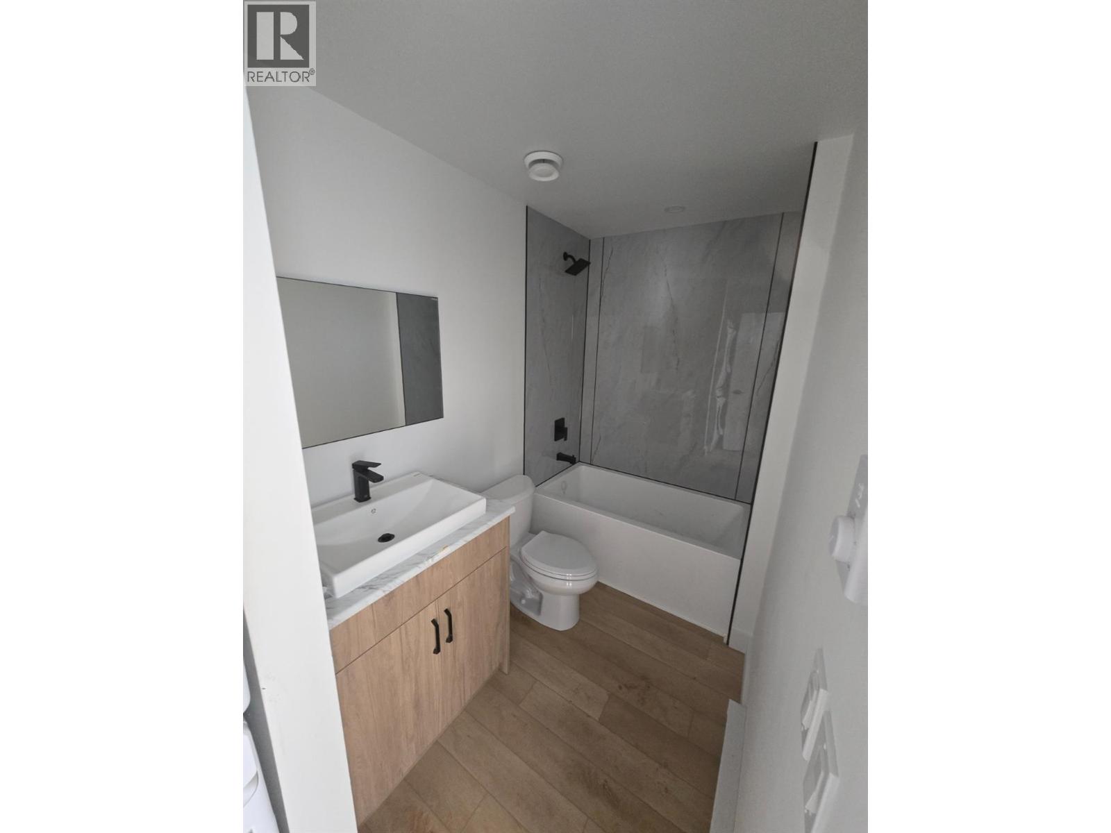 1315/1317 Third Street W, Revelstoke