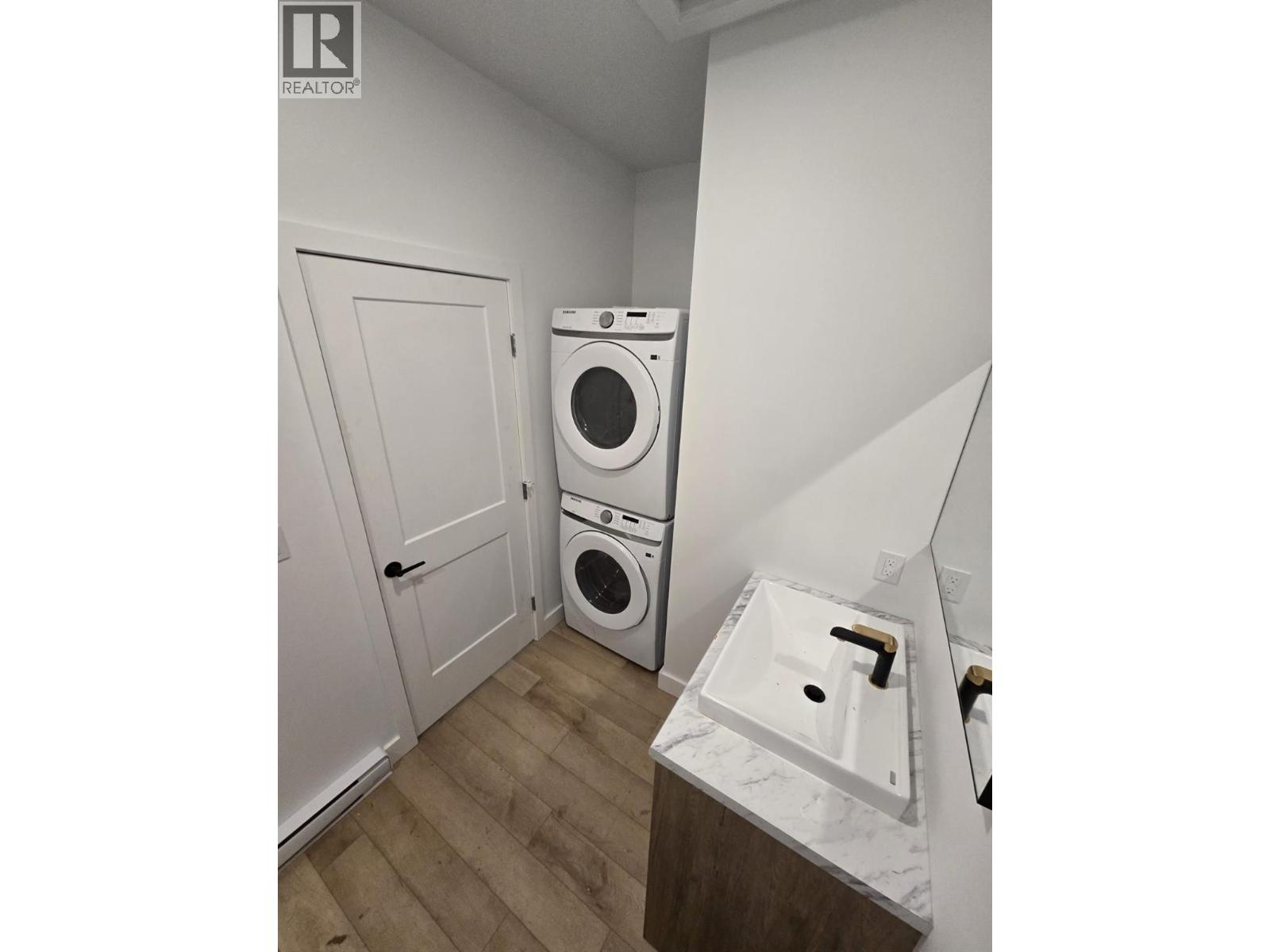 1315/1317 Third Street W, Revelstoke