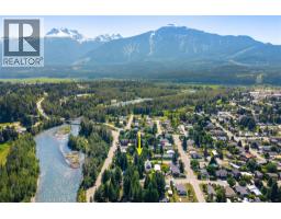 1206 Carlson Street, Revelstoke, BC V0E2S0 Photo 8