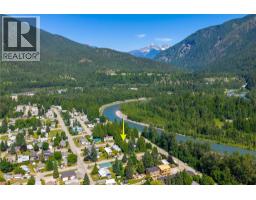1206 Carlson Street, Revelstoke, BC V0E2S0 Photo 6