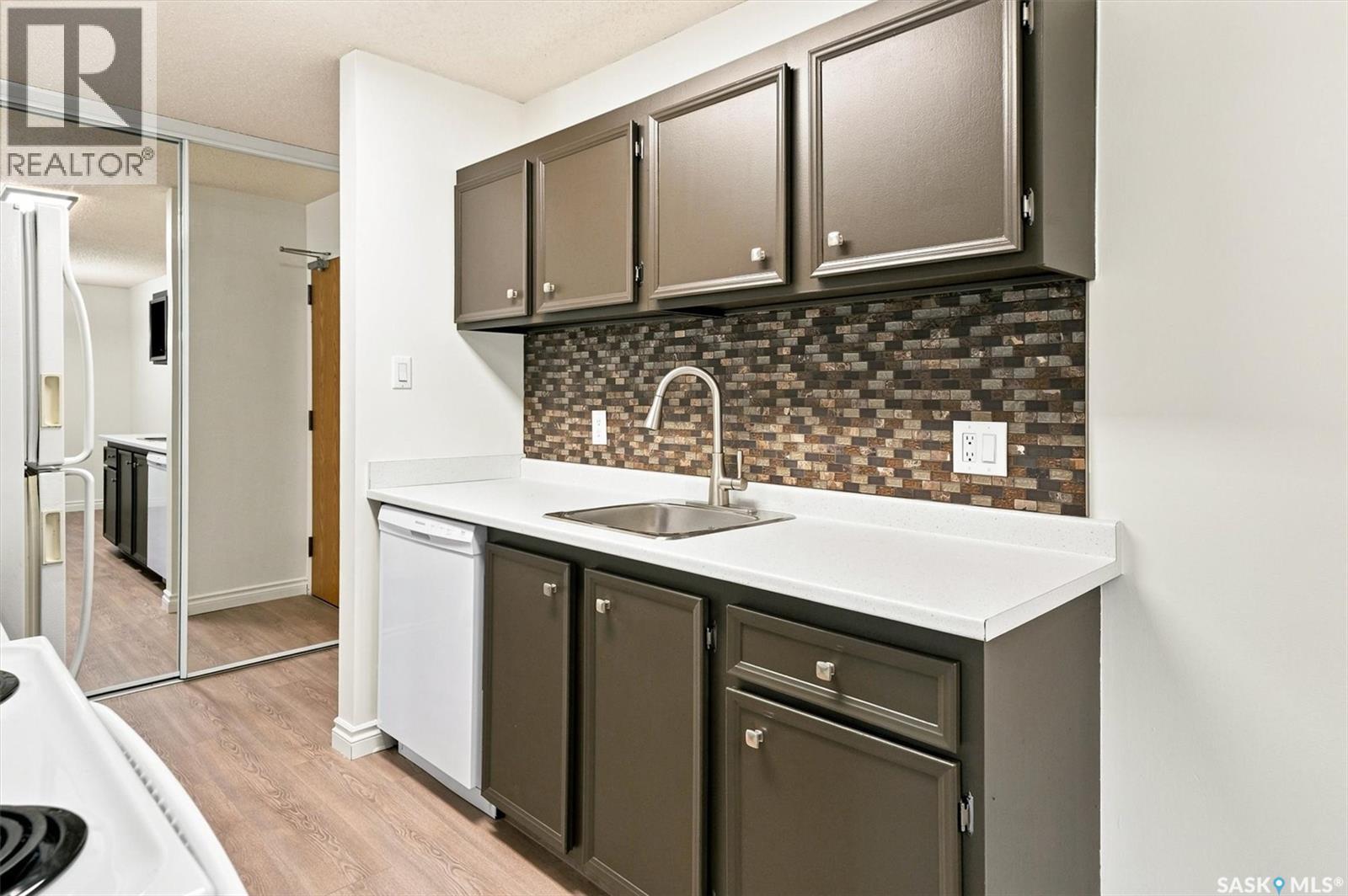 #312B 4040 8th STREET E - 11