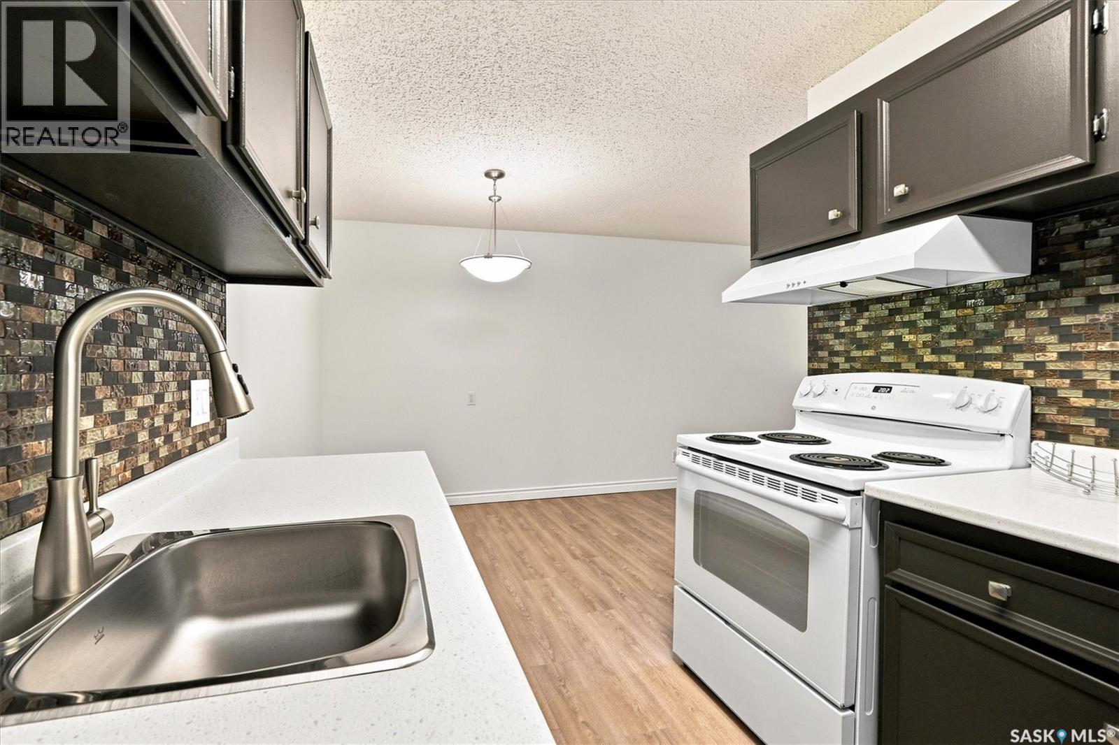 #312B 4040 8th STREET E - 15