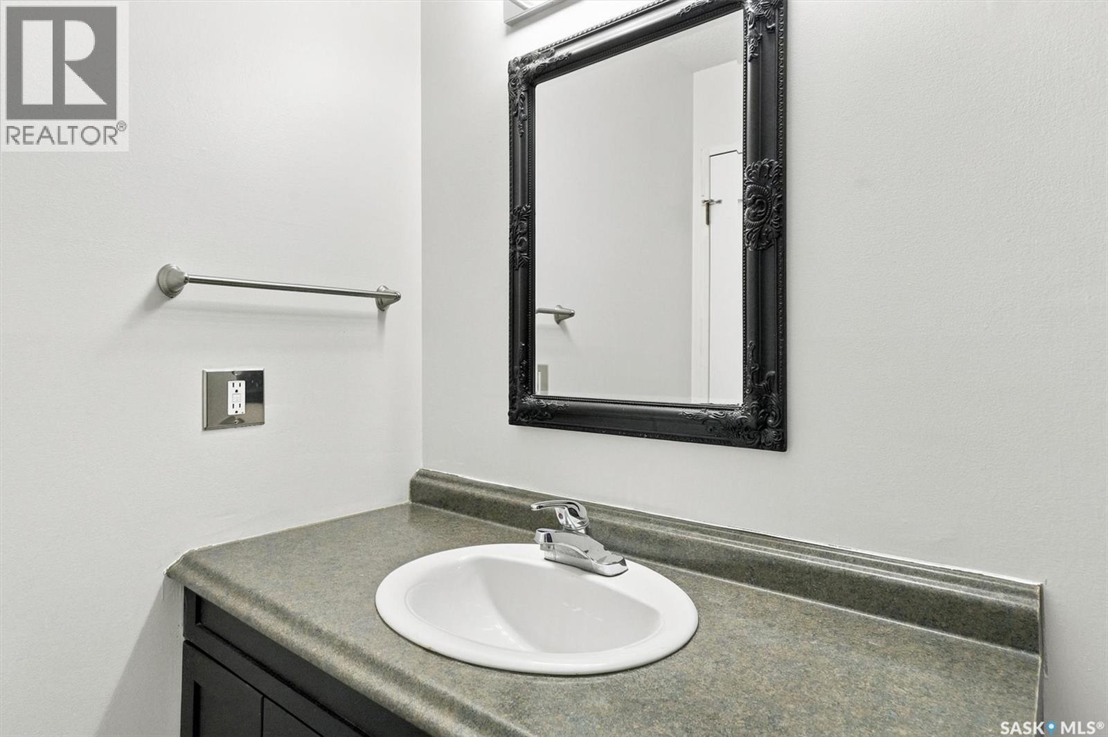 #312B 4040 8th STREET E - 20
